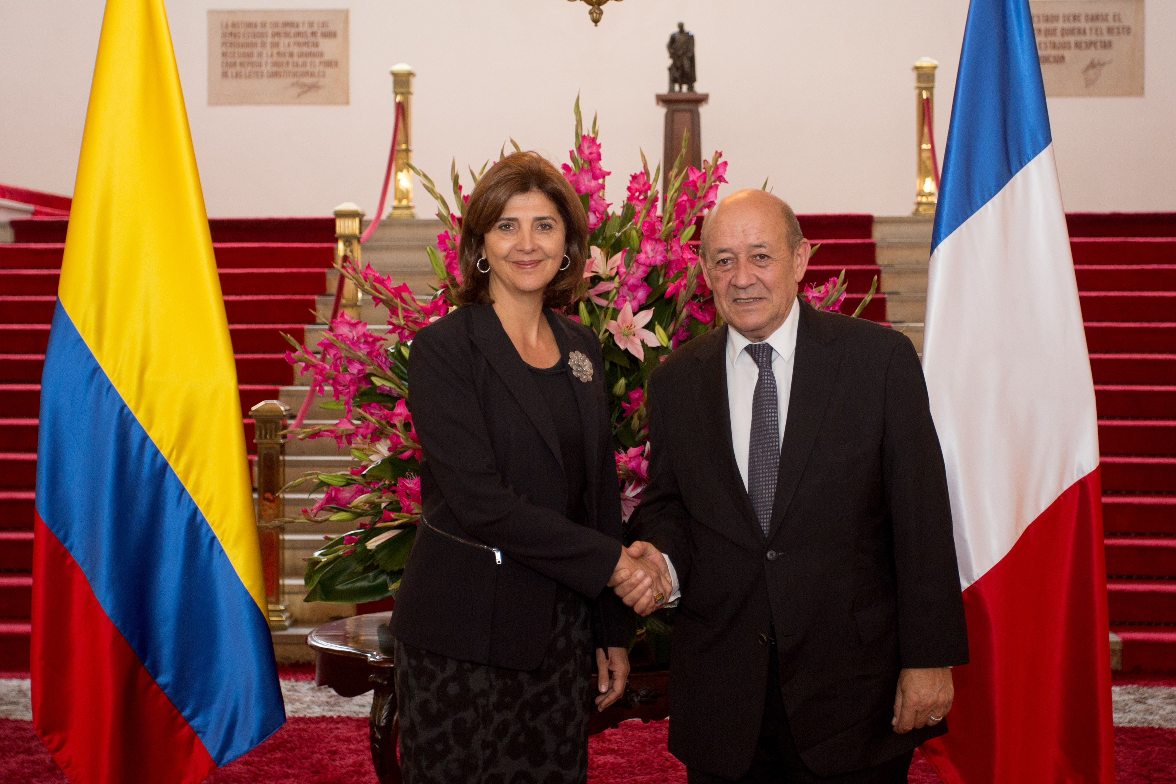 Canciller Holguín recibió al Ministro de Europa y Asuntos Extranjeros de Francia en el Palacio de San Carlos