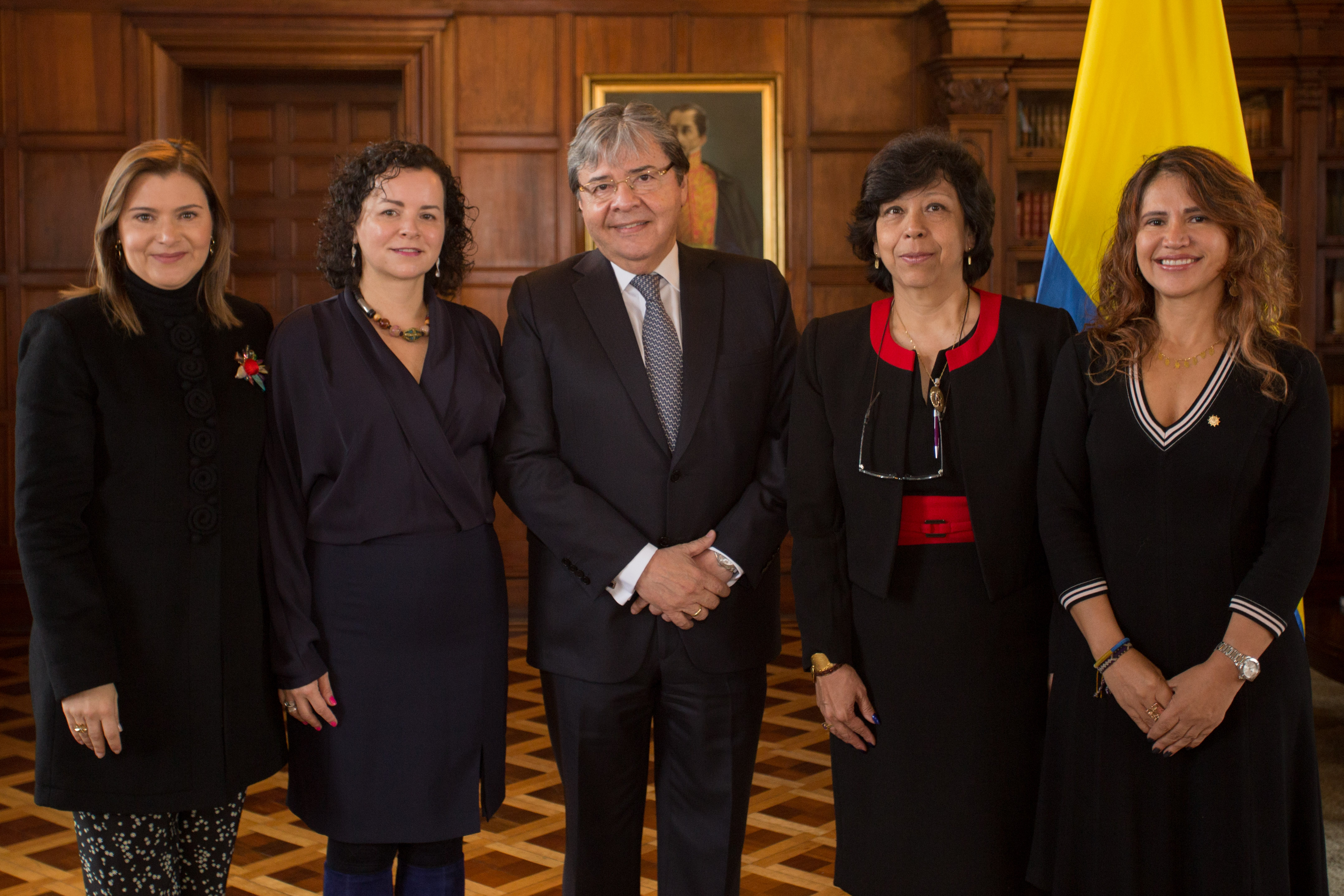 Canciller Carlos Holmes Trujillo recalcó su confianza en las mujeres de la Carrera Diplomática y Consular