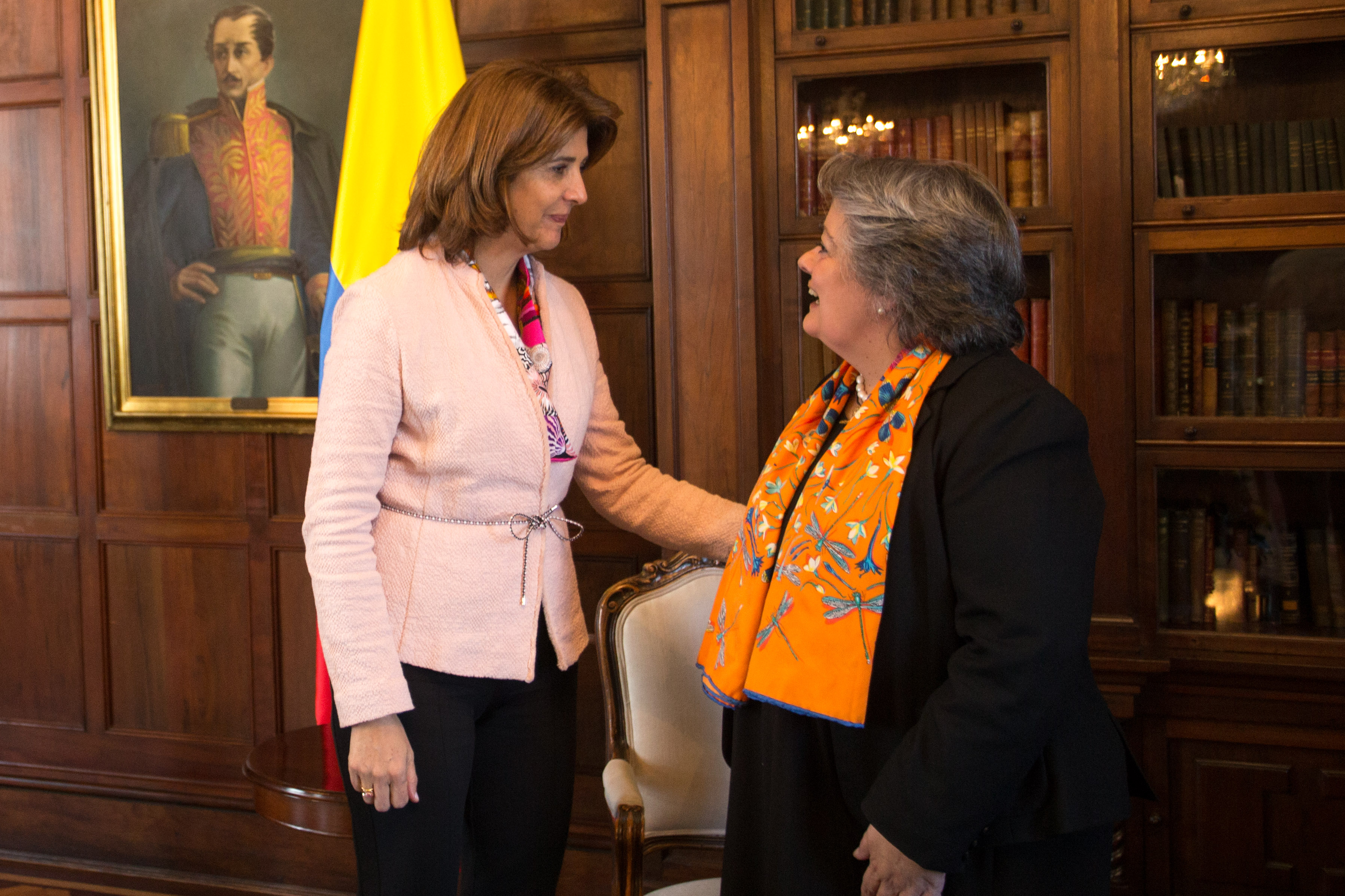 Canciller Holguín recibió en el Palacio de San Carlos a la Embajadora de Portugal en Colombia, María Gabriela Soares de Albergaria