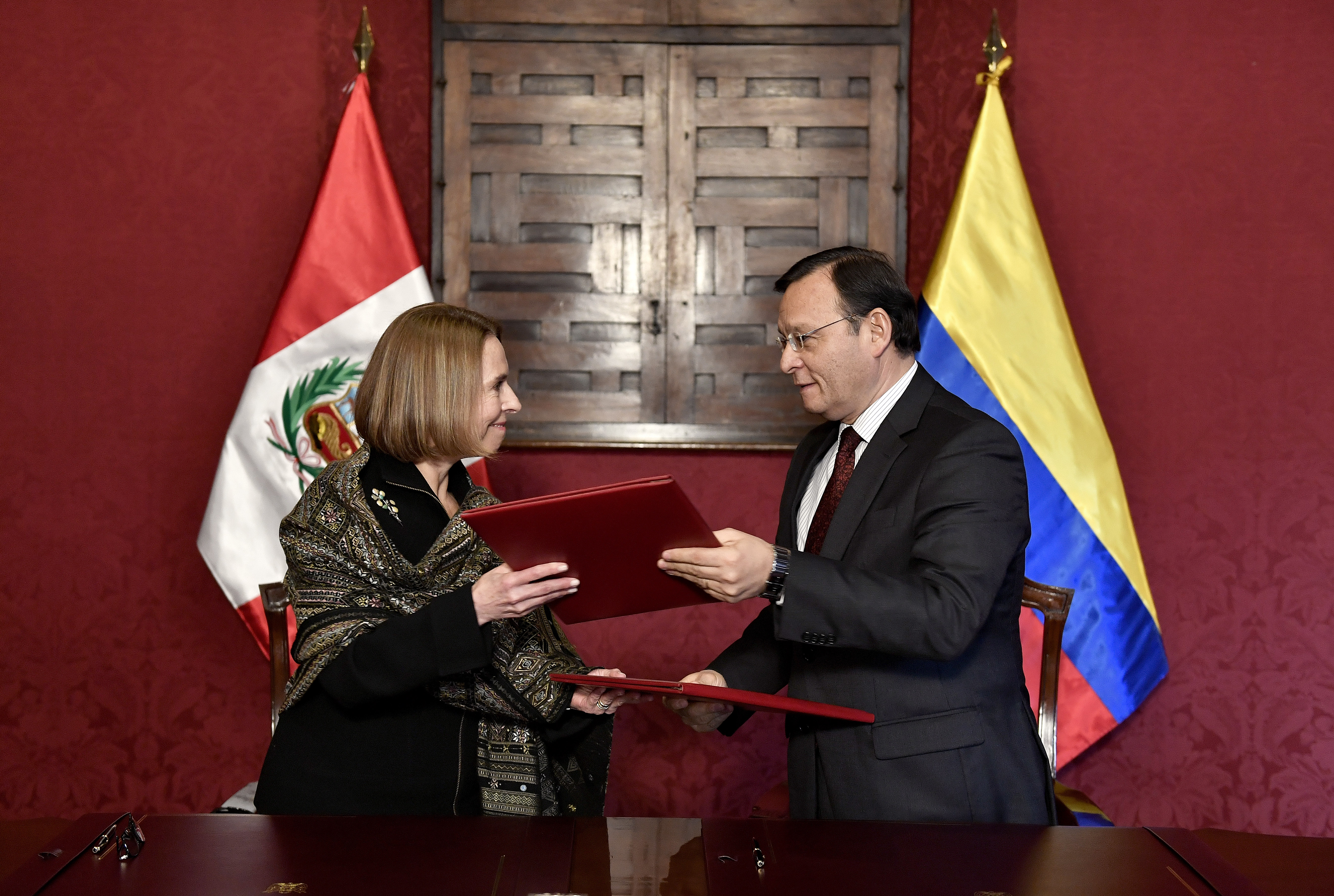 Colombia y Perú suscribieron acuerdo con el BID para el Fondo de Desarrollo de la Zona de Integración Fronteriza