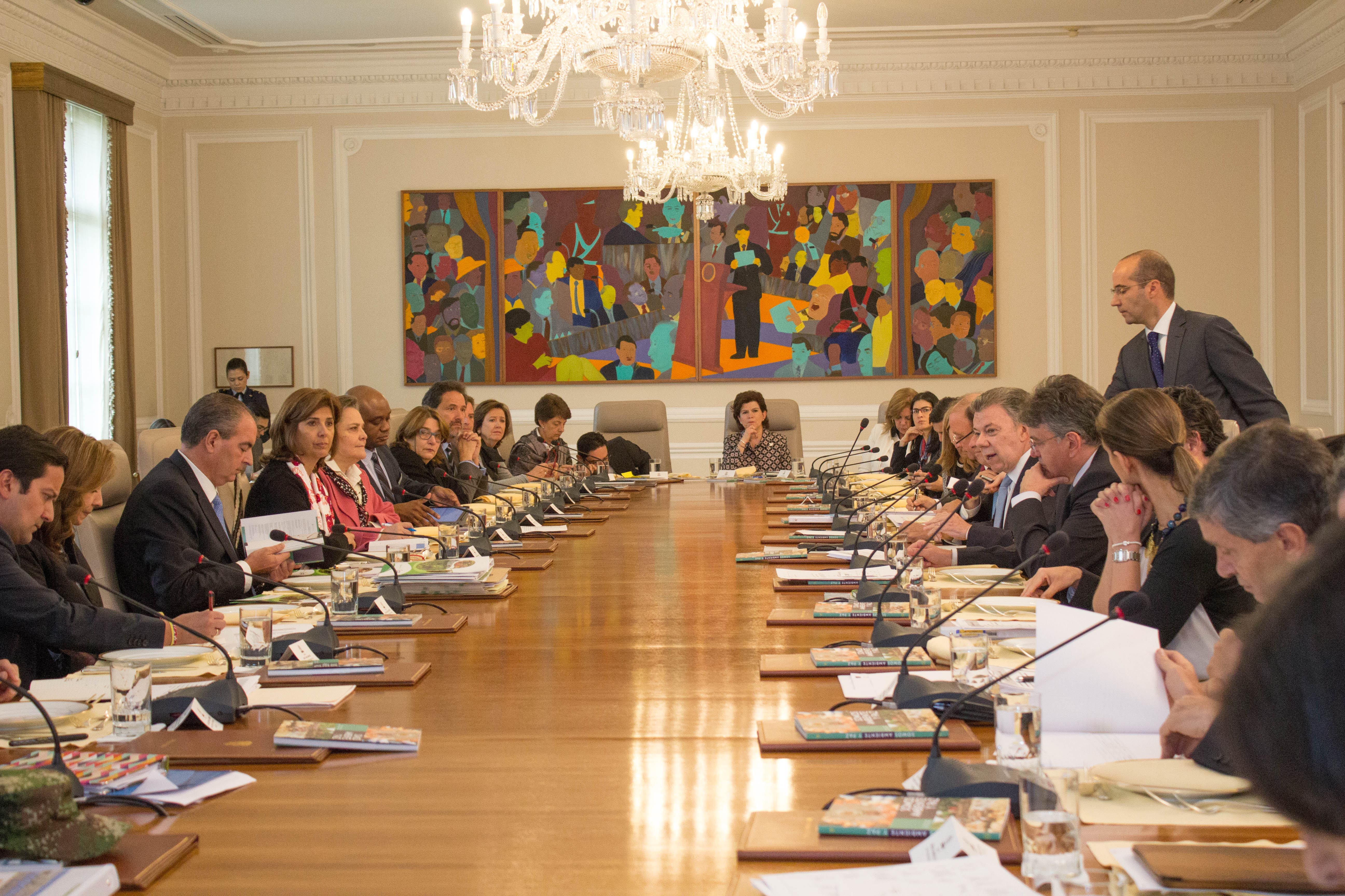 El Presidente Juan Manuel Santos lideró una nueva sesión de trabajo con su gabinete ministerial, en el que participó la Ministra de Relaciones Exteriores, María Ángela Holguín, y cuyo tema principal fue el posconflicto