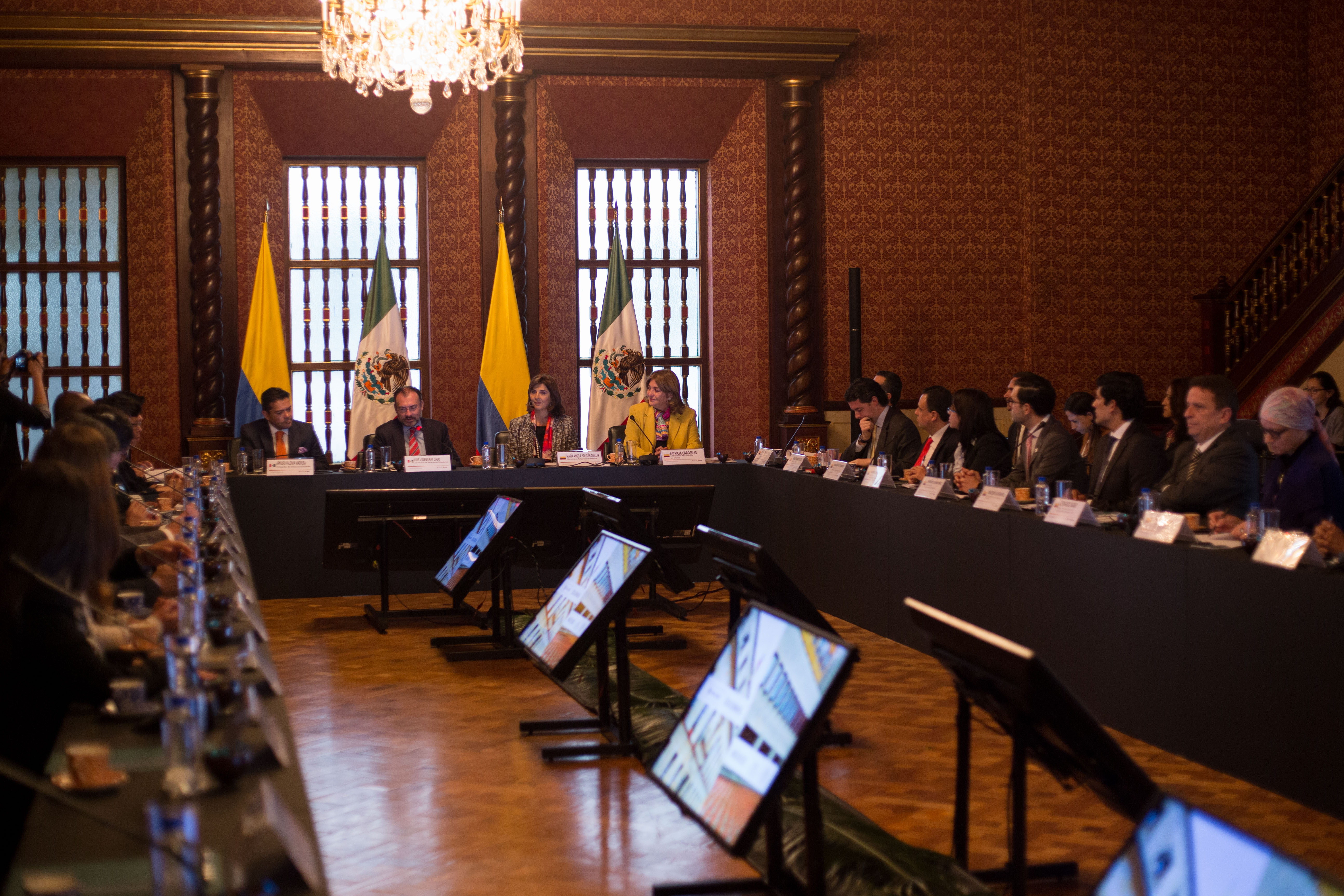 Cancilleres de Colombia y México se reúnen para identificar nuevas oportunidades y fortalecer la relación entre ambos países