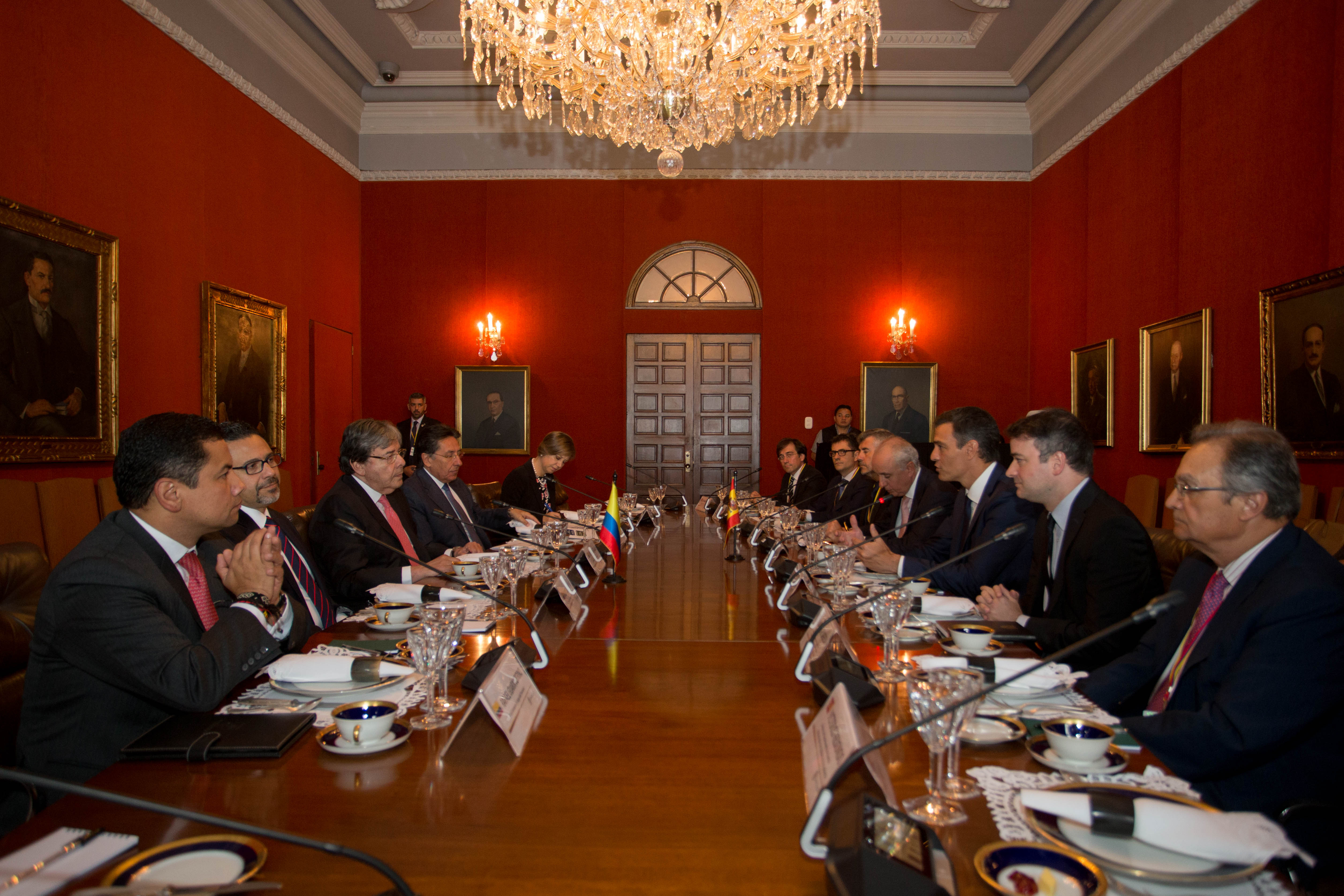 El Canciller Carlos Holmes Trujillo y el Presidente del Gobierno español sostuvieron un encuentro con entidades del Estado