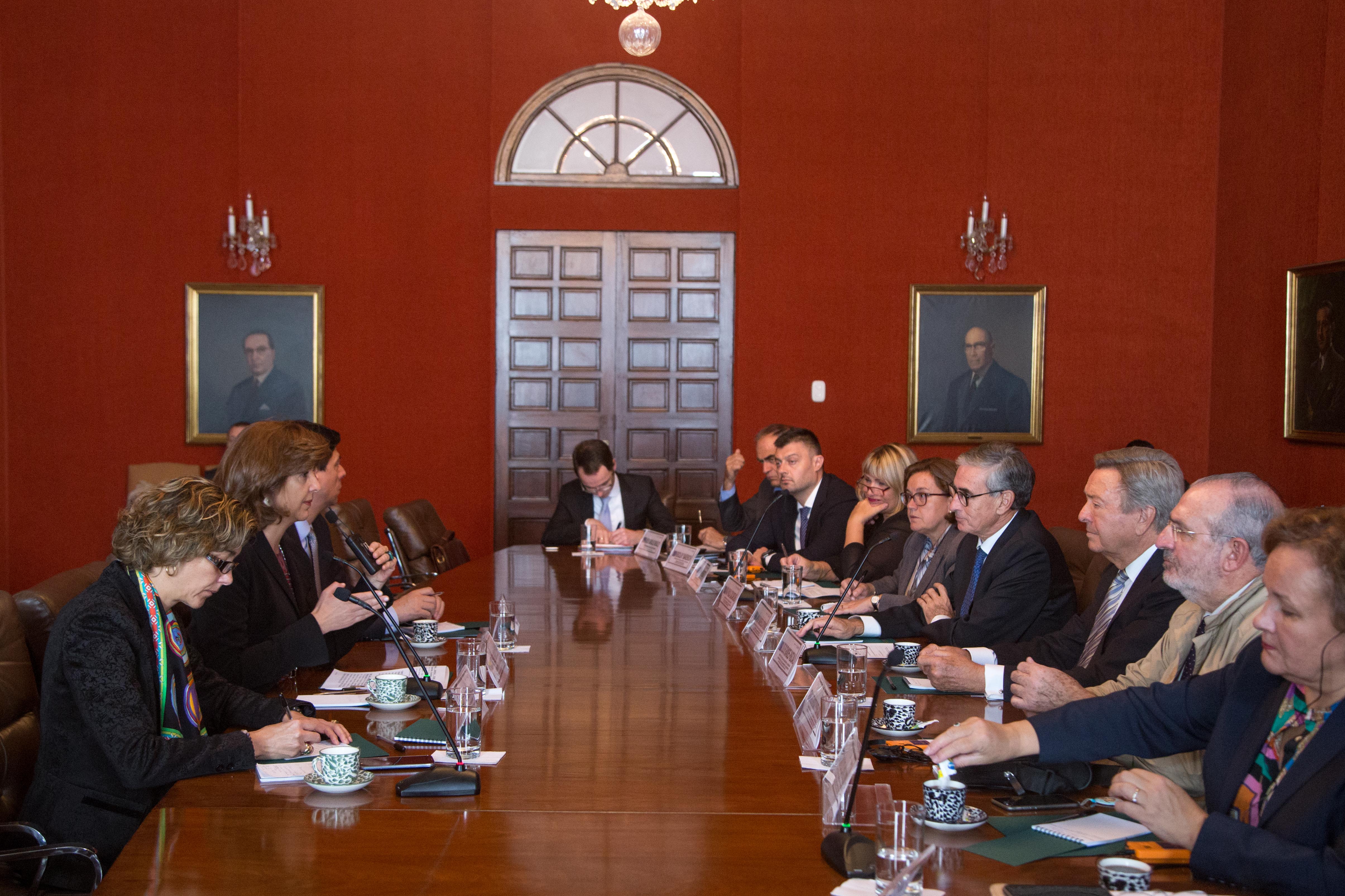 La Ministra de Relaciones Exteriores, María Ángela Holguín, recibió este viernes, en el Palacio de San Carlos, a una delegación de miembros del Parlamento Europeo,  que se encuentran por estos días en Colombia como misión de acompañamiento al Plebiscito, el cual se celebrará el próximo 2 de octubre. 