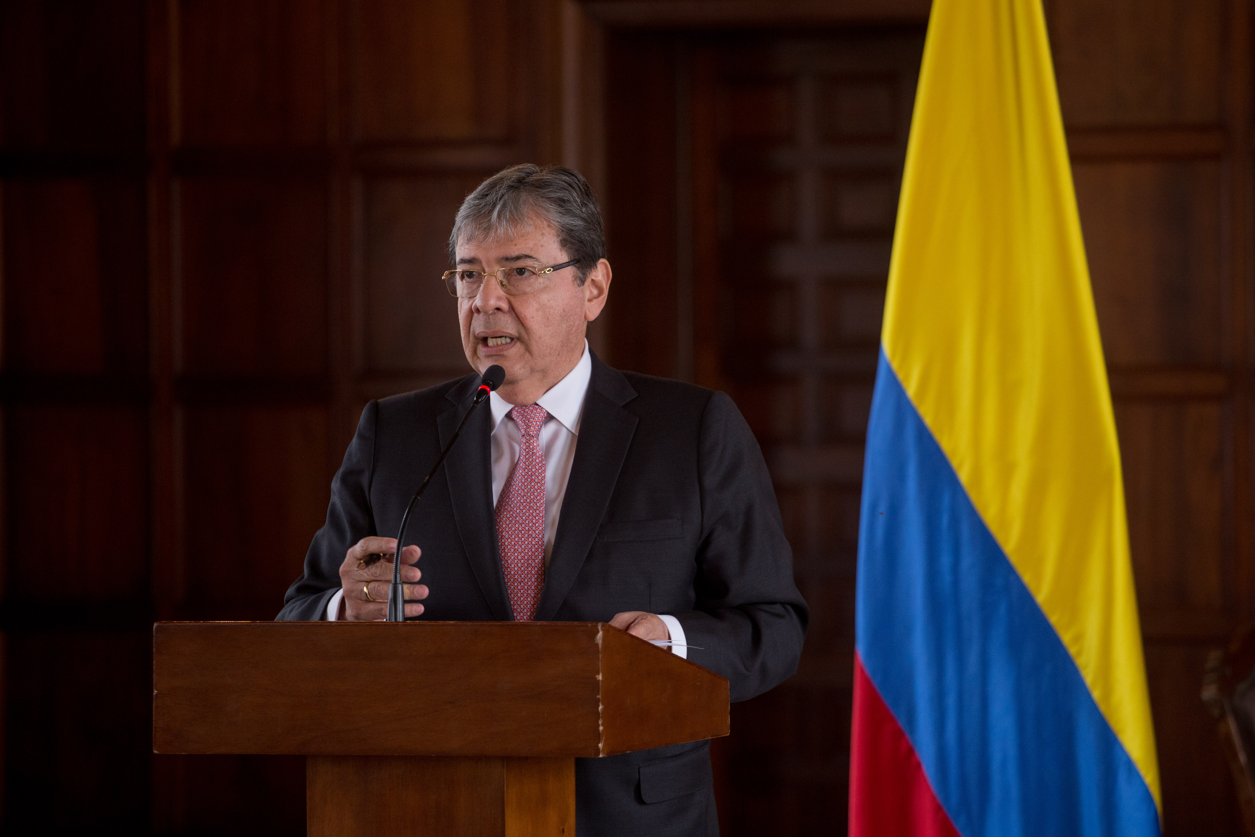 “Está en marcha un proceso para suscribirse con los Estados Unidos para que la inmigración y los procedimientos aduaneros se hagan en Colombia”: Canciller Trujillo