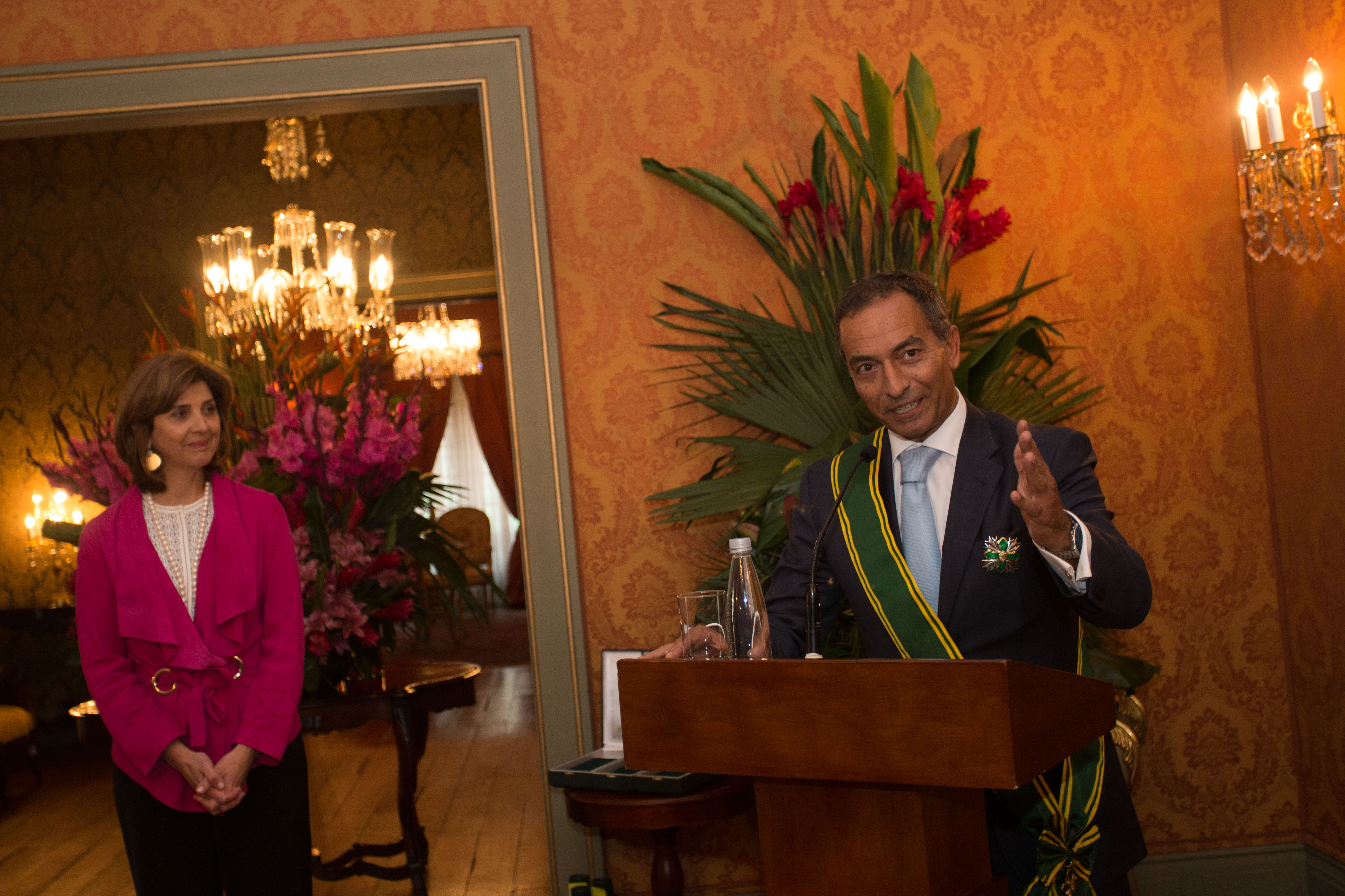 Embajador de Portugal en Colombia recibió la Orden de San Carlos de manos de la Ministra Holguín