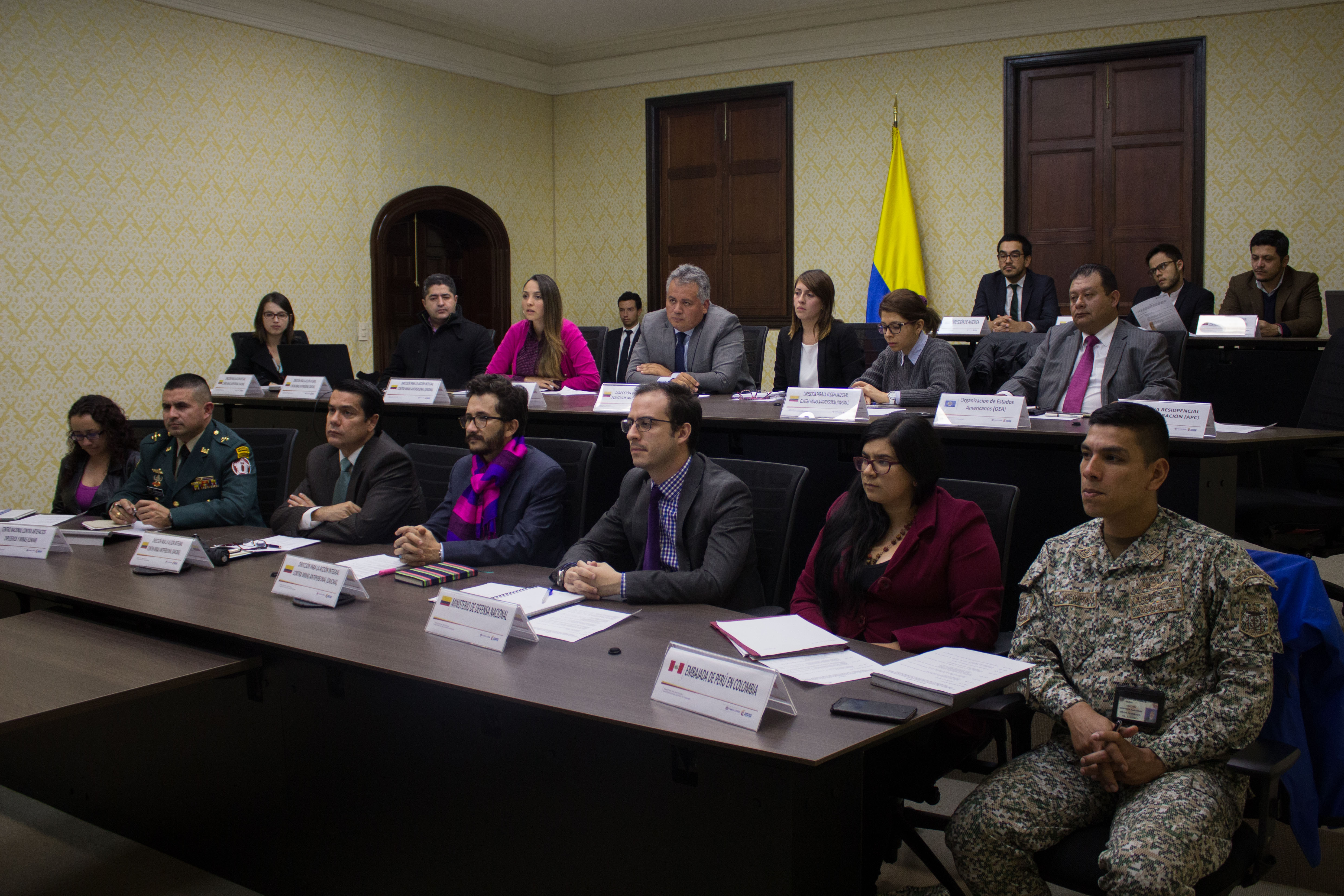 Colombia y Perú comparten experiencias en materia de acción integral contra minas antipersonal y reafirman su compromiso con la Convención 