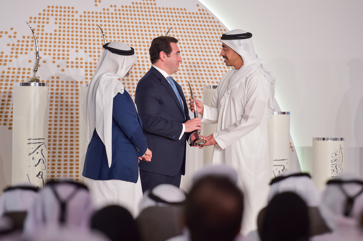 La Embajada de Colombia en Emiratos Árabes Unidos recibió el “Premio a la Excelencia” por su excepcional cooperación con el Ministerio de Relaciones Exteriores