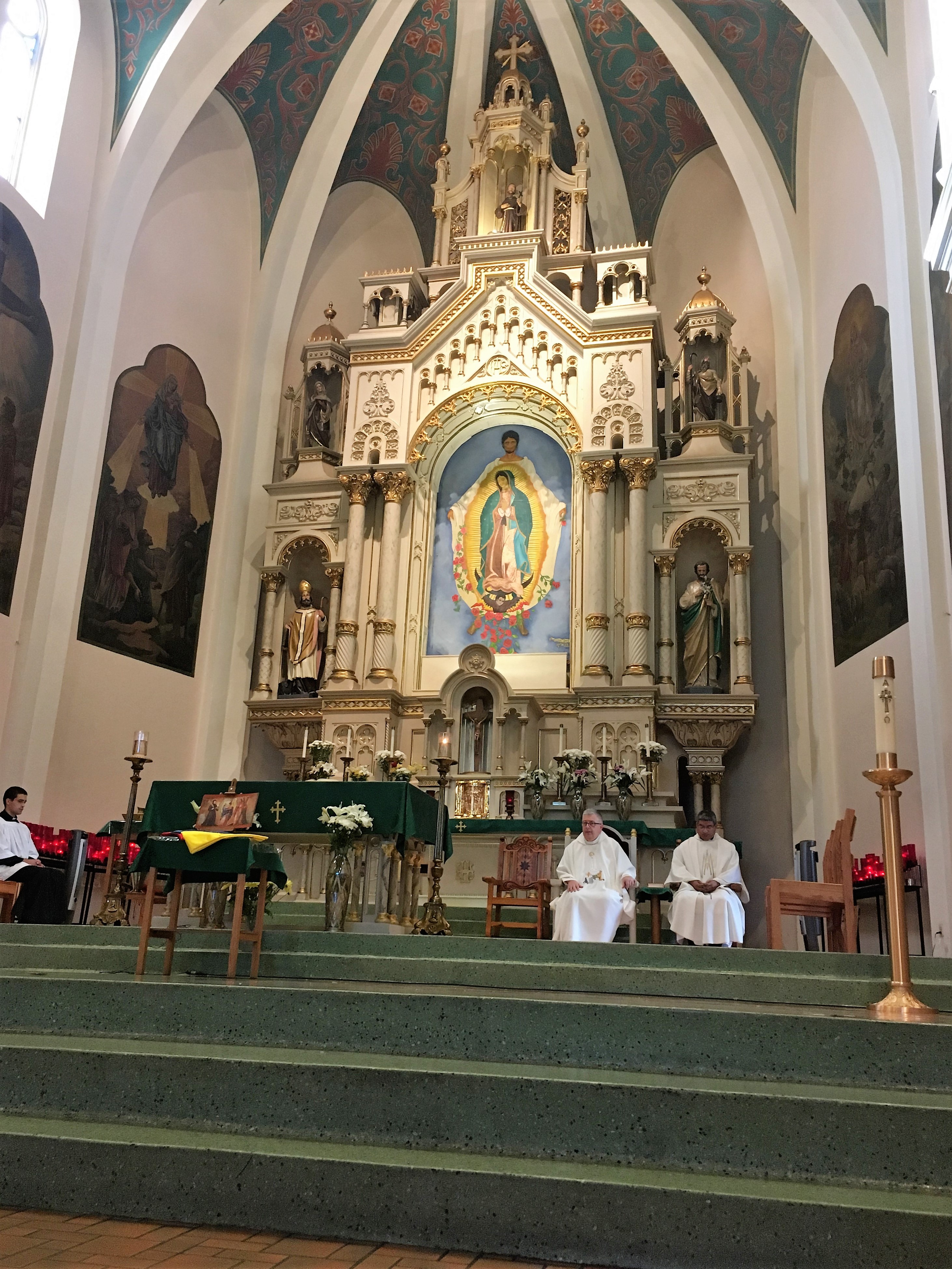 El Consulado de Colombia en Chicago organizó una misa con motivo de la visita del Papa a Colombia