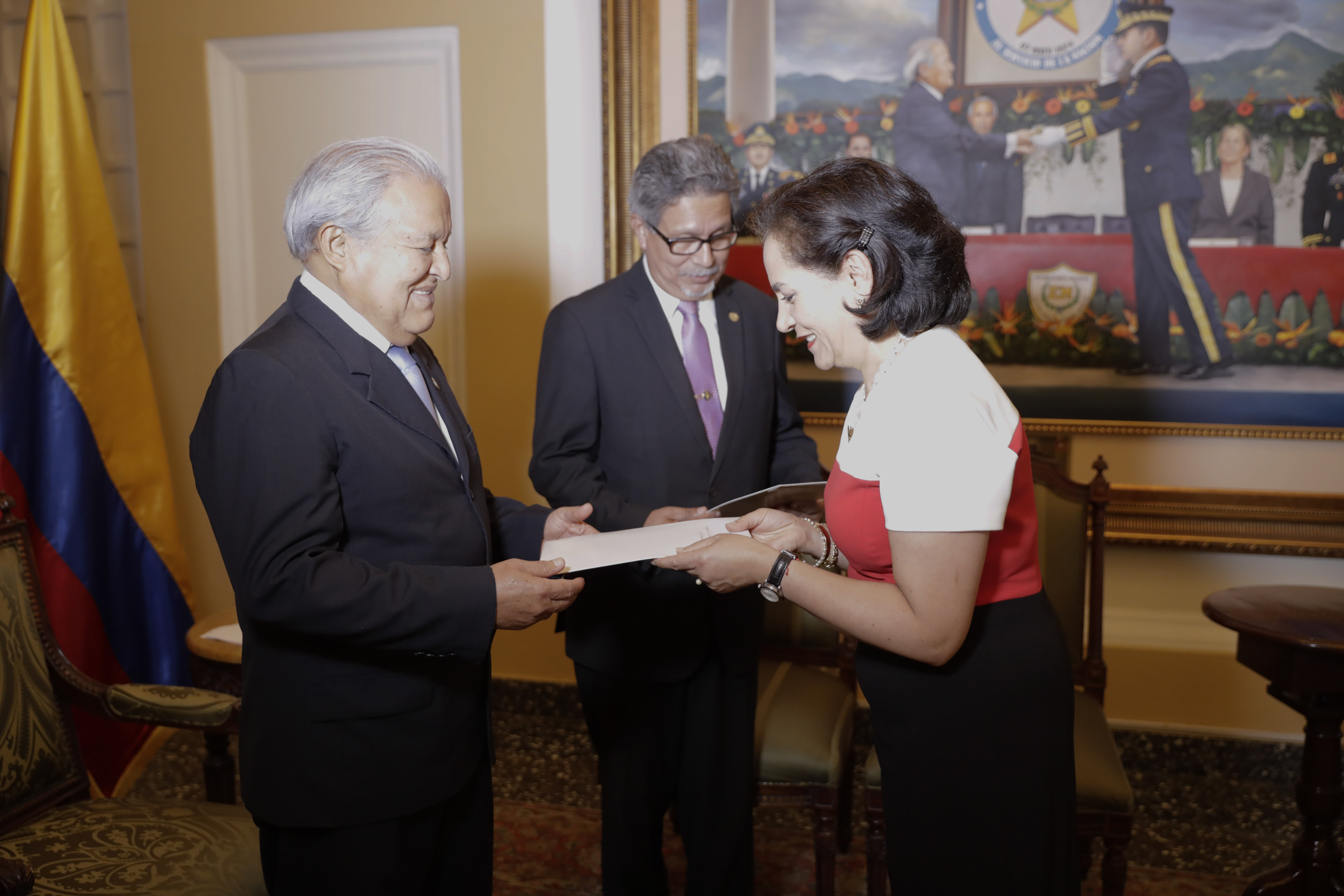 La Embajadora de Colombia ante El Salvador, Fulvia Benavides Cotes, presentó cartas credenciales ante el Presidente Salvador Sánchez Cerén