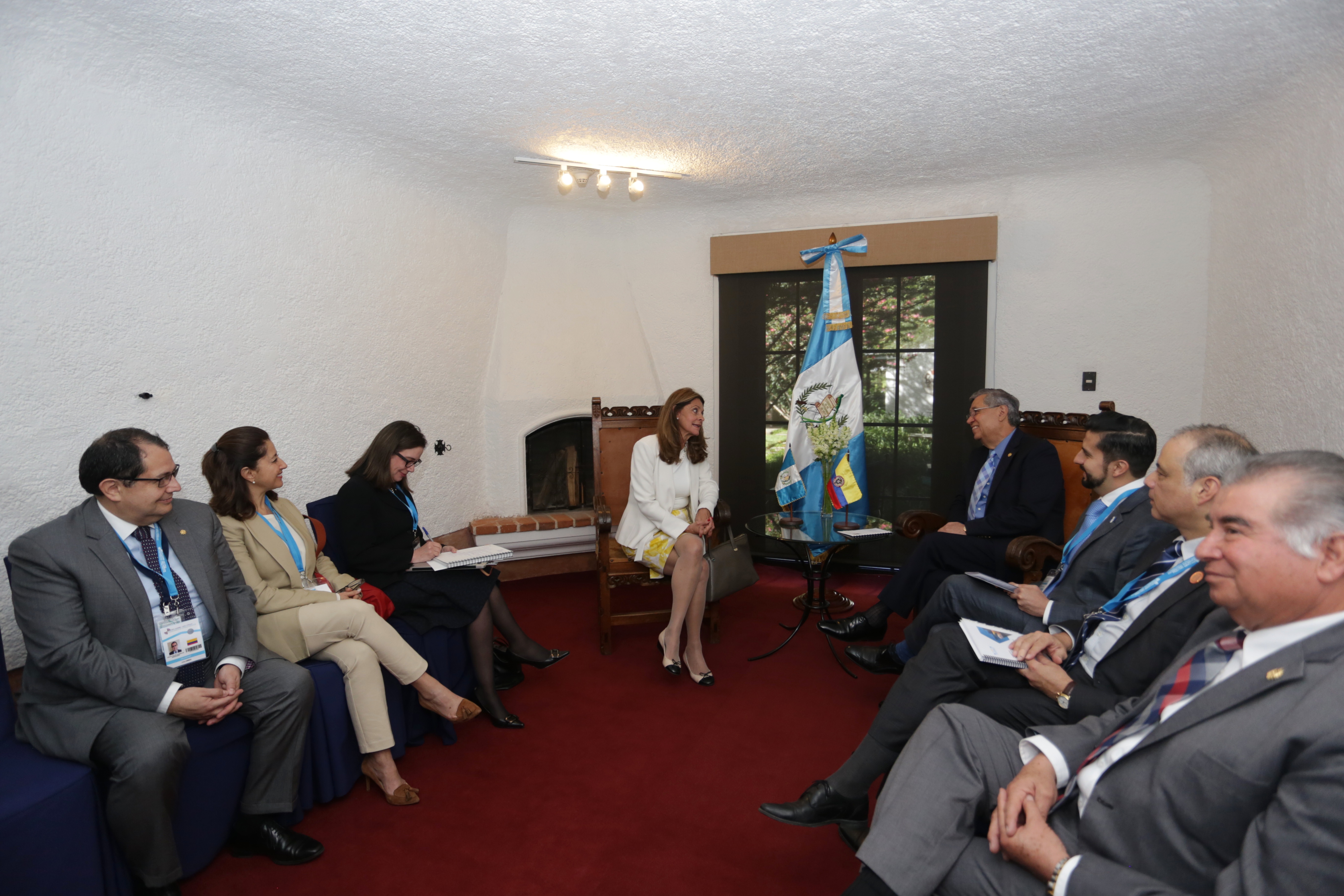 Vicepresidenta Marta Lucía Ramírez se reunió con su homólogo guatemalteco
