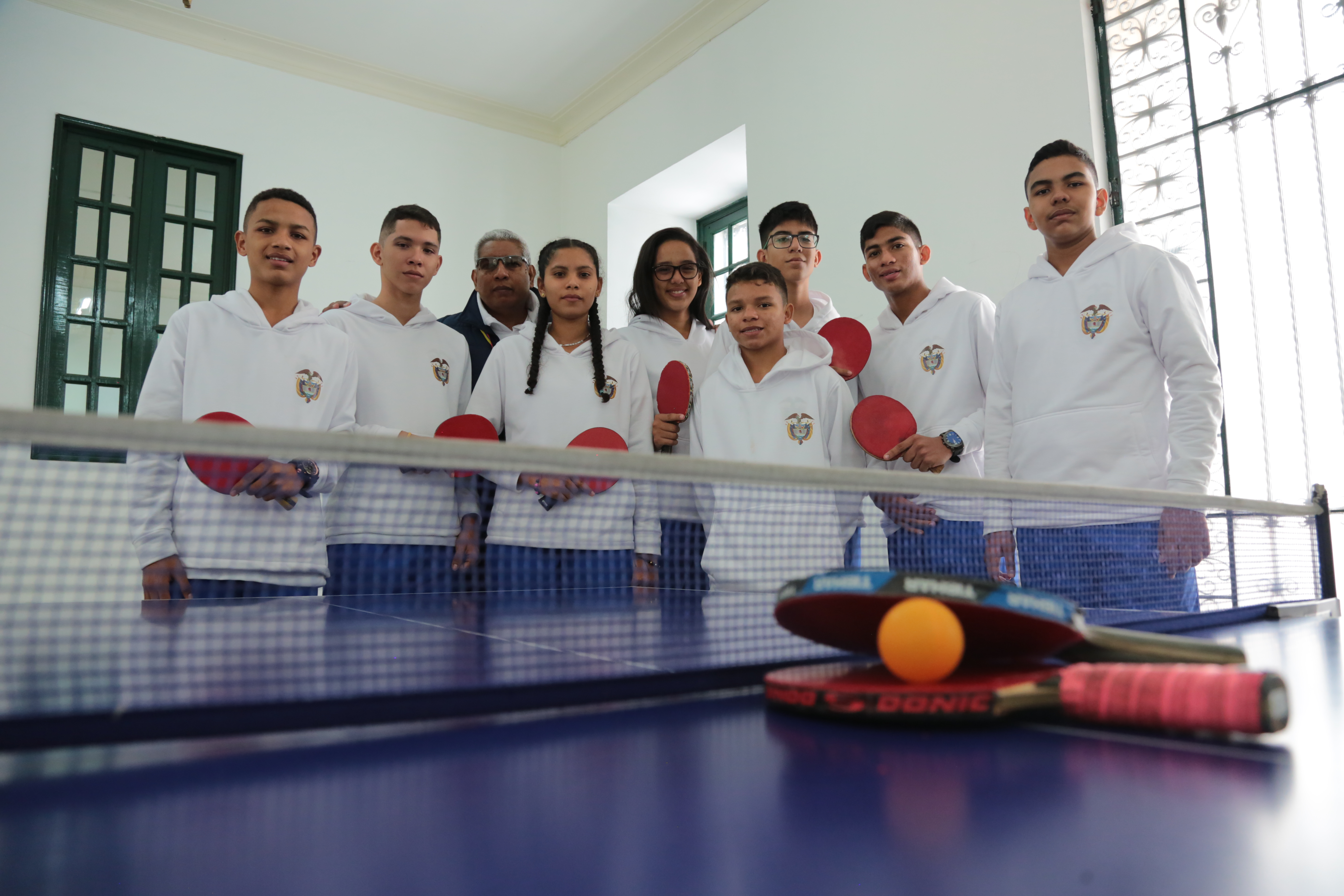 Jóvenes de la Casa Lúdica de Montería que viajan a China para participar en el intercambio deportivo en tenis de mesa