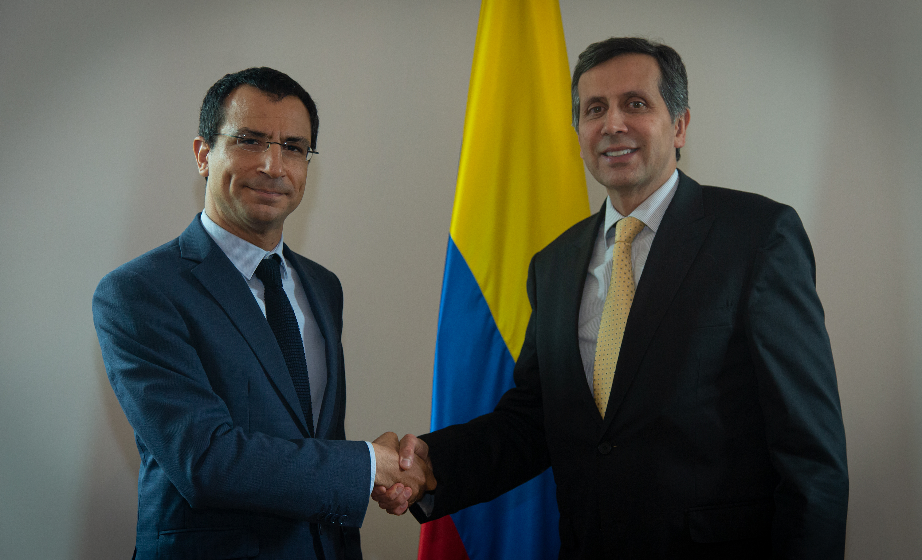 Viceministro Francisco Echeverri dialogó con el Asesor del Primer Ministro de Grecia, Iásonas Pipinis, sobre asuntos bilaterales y la crisis migratoria venezolana