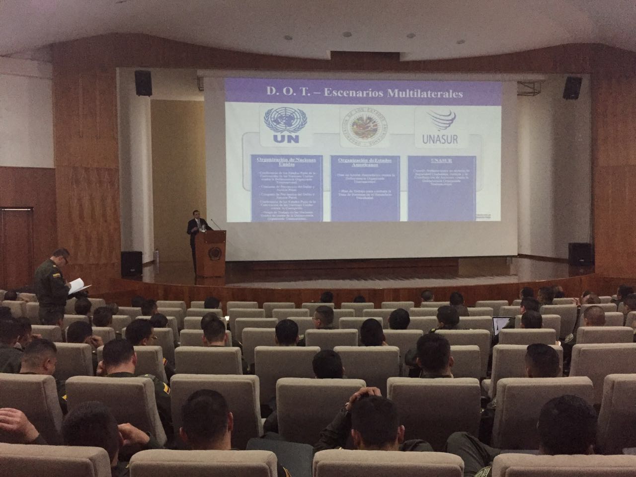 Academia Diplomática Augusto Ramírez Ocampo capacita a los subtenientes, tenientes y capitanes en curso de ascenso de la Policía Nacional