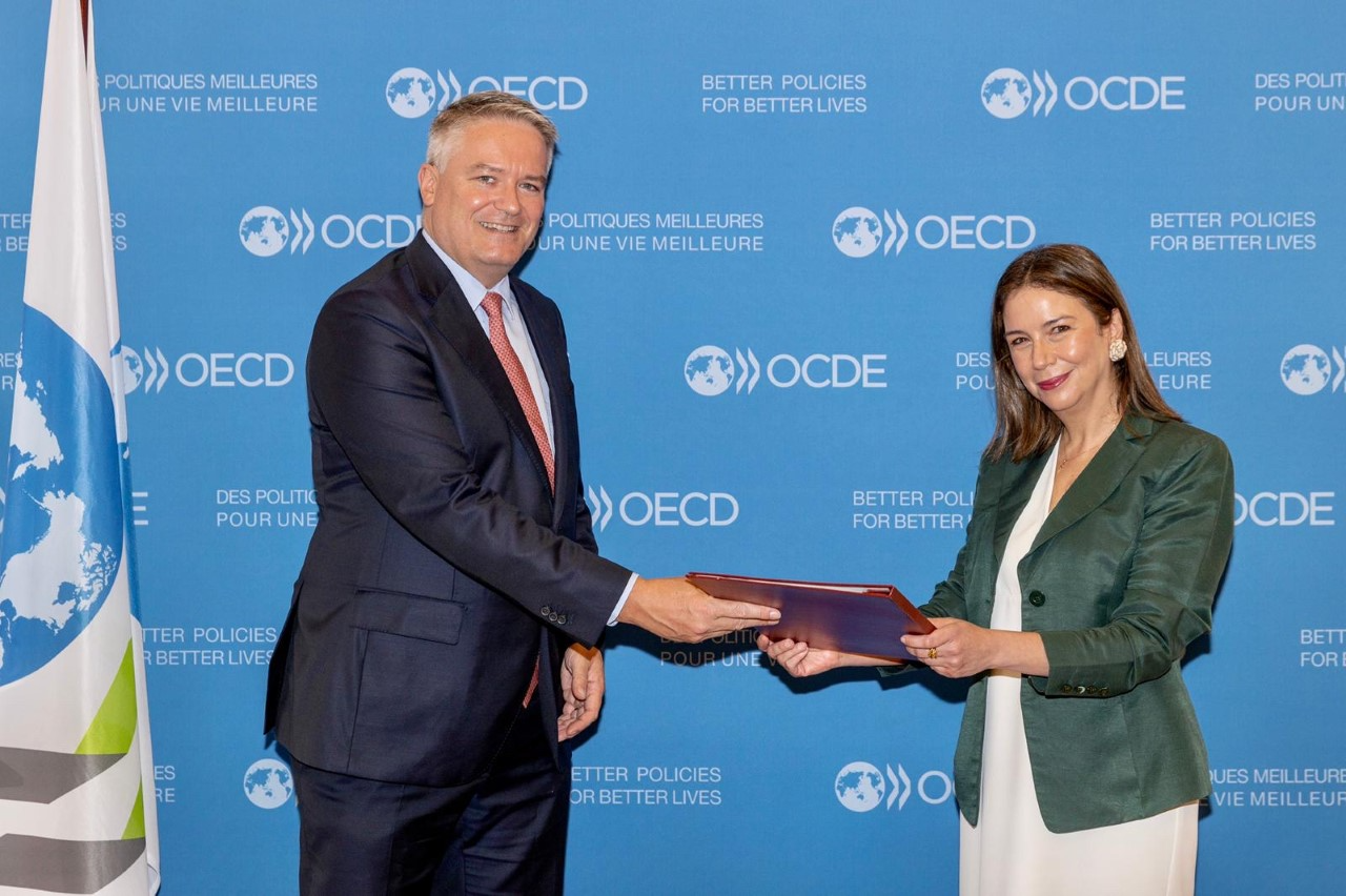 Adriana Mejía Hernández se posesionó cómo nueva Embajadora ante la OCDE
