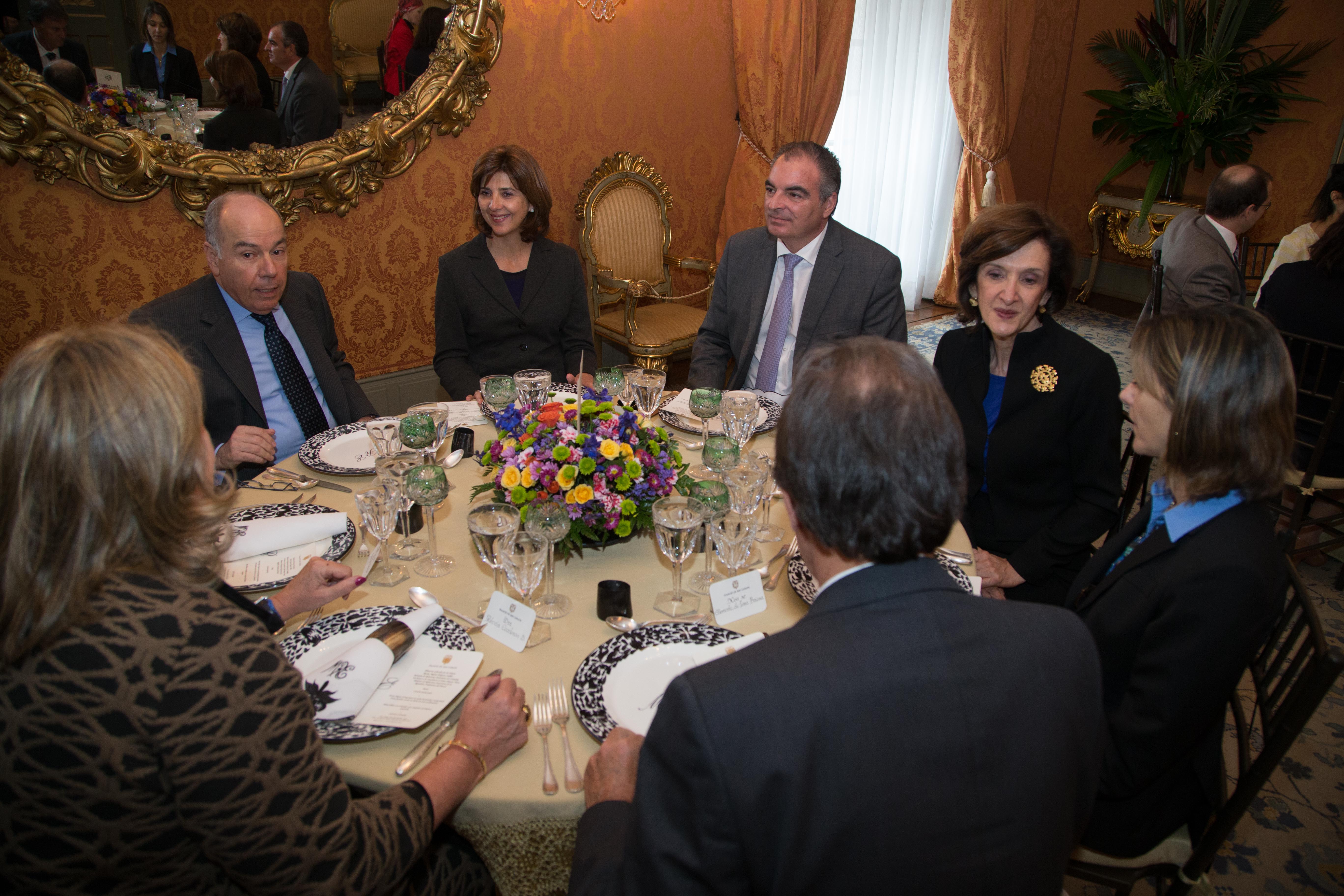  La Ministra de Relaciones Exteriores María Ángela Holguín ofreció un almuerzo en honor a su homólogo de Brasil Mauro Vieira