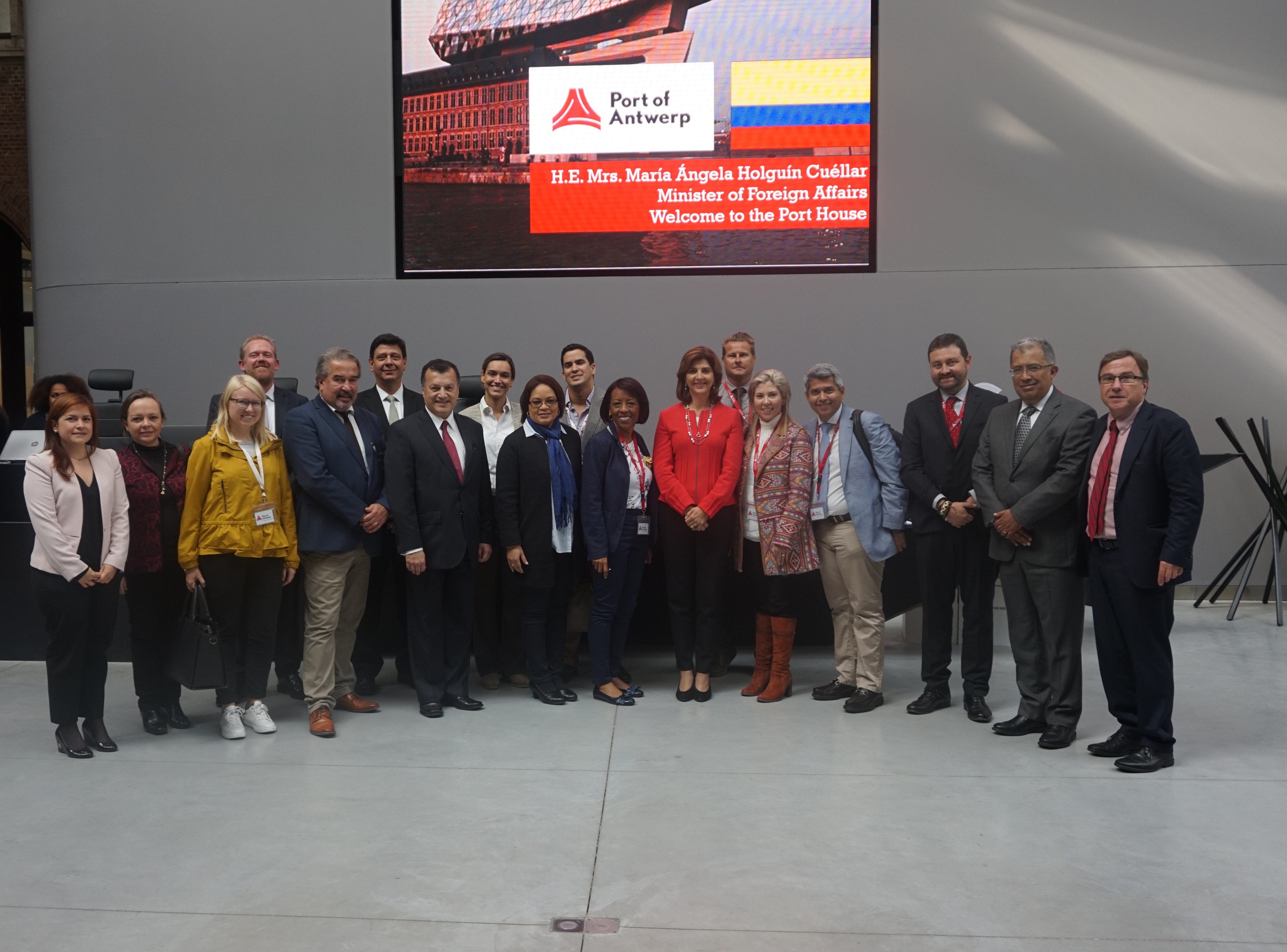 Canciller Holguín inicia visita a Bélgica, con recorrido al Puerto de Amberes para fortalecer cooperación 
