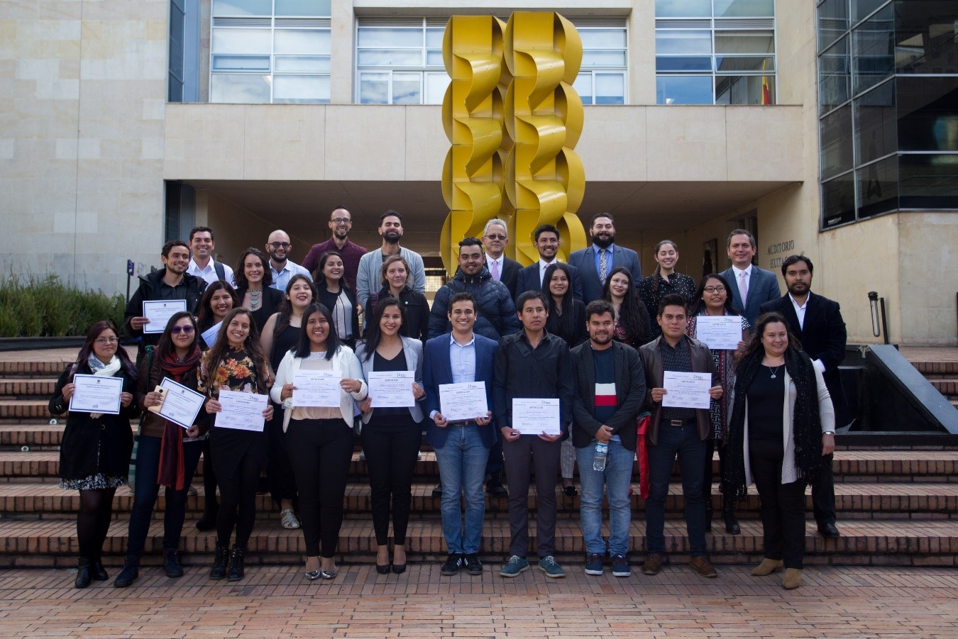 Doce jóvenes de la Alianza del Pacífico finalizaron con éxito su voluntariado en Bogotá