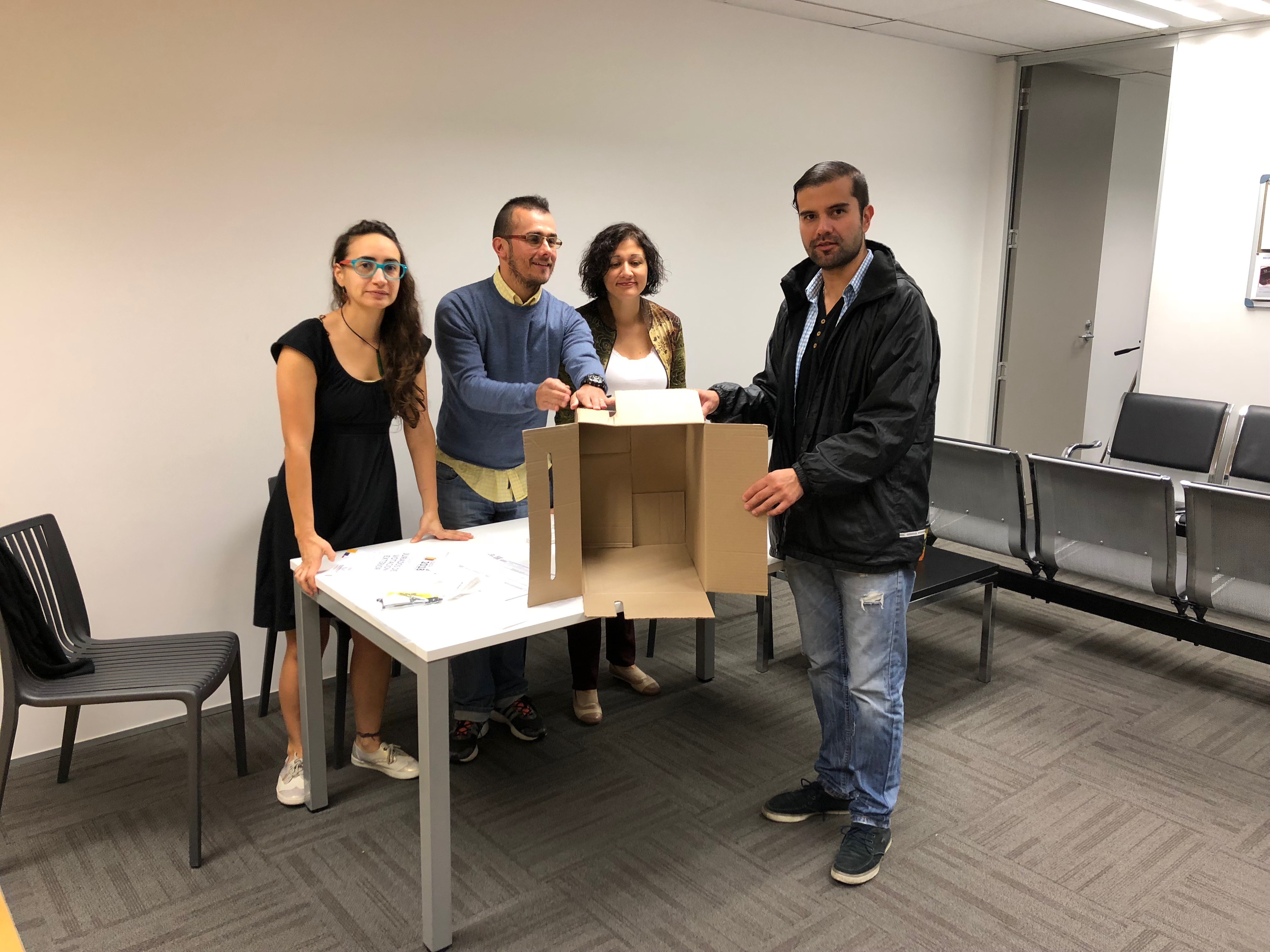 Por la diferencia horaria, este domingo se abrieron las urnas en algunos consulados de Colombia en el exterior, para las elecciones presidenciales