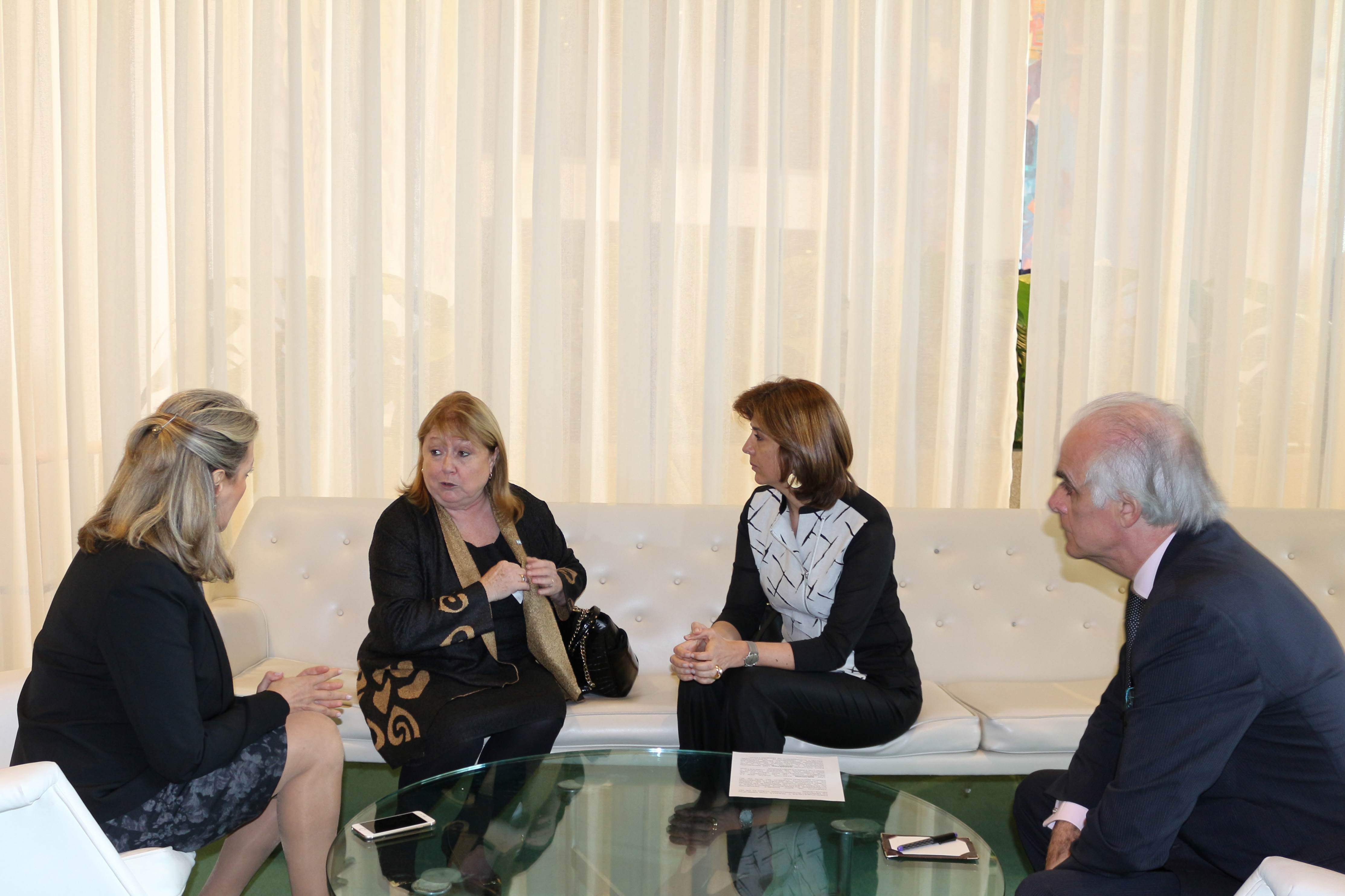 Canciller Holguín se reunió con Susana Malcorra, Ministra de Relaciones Exteriores de Argentina