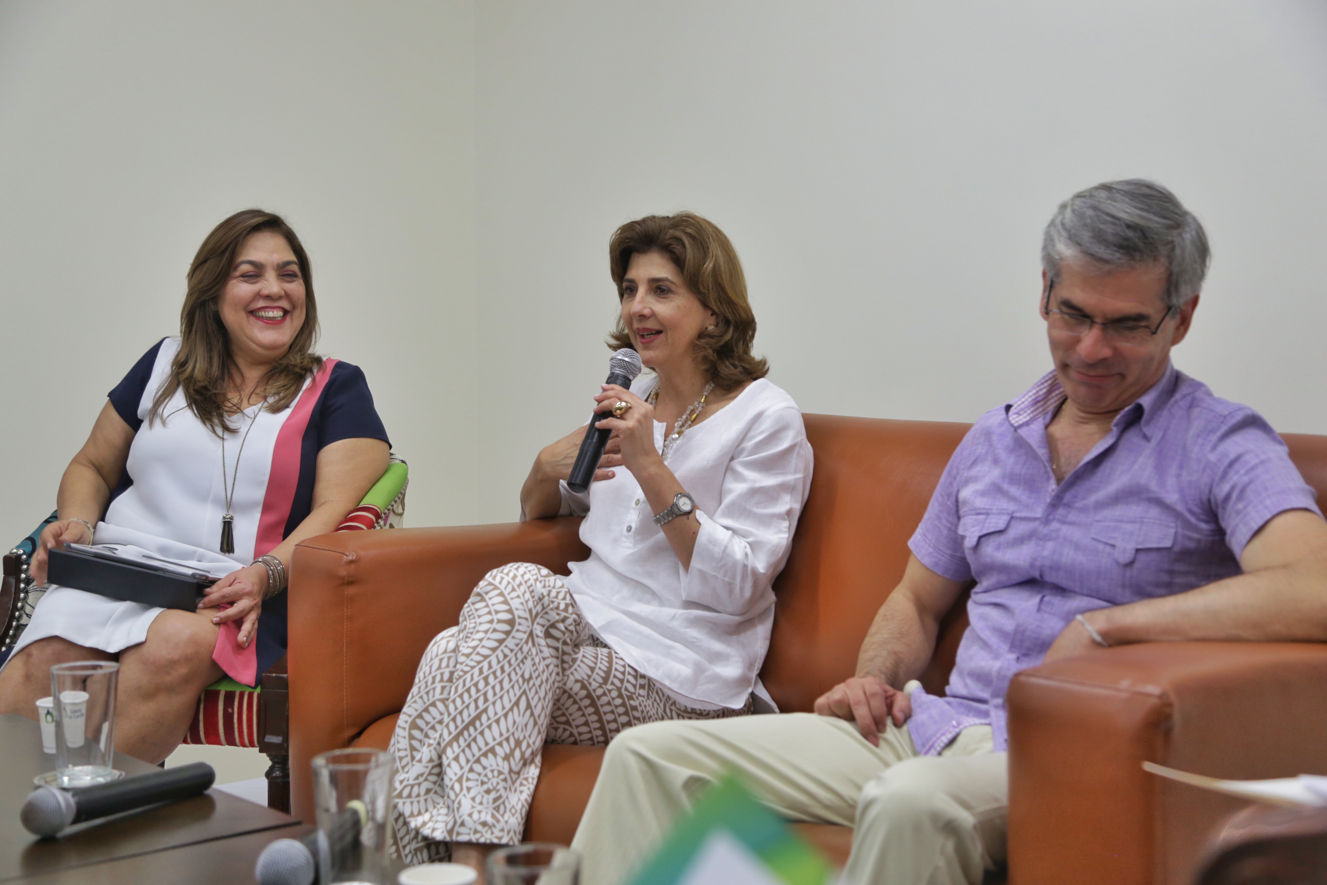 Canciller Holguín participa en conversatorio sobre el Acuerdo final para la terminación del conflicto y la construcción de una paz estable y duradera en Gases del Caribe, en Barranquilla