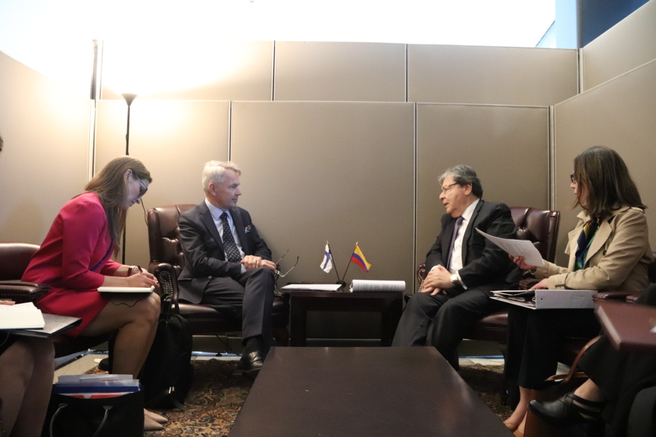 Cancilleres de Colombia y Finlandia dialogaron sobre la crisis migratoria venezolana y asuntos de cooperación bilateral en Nueva York