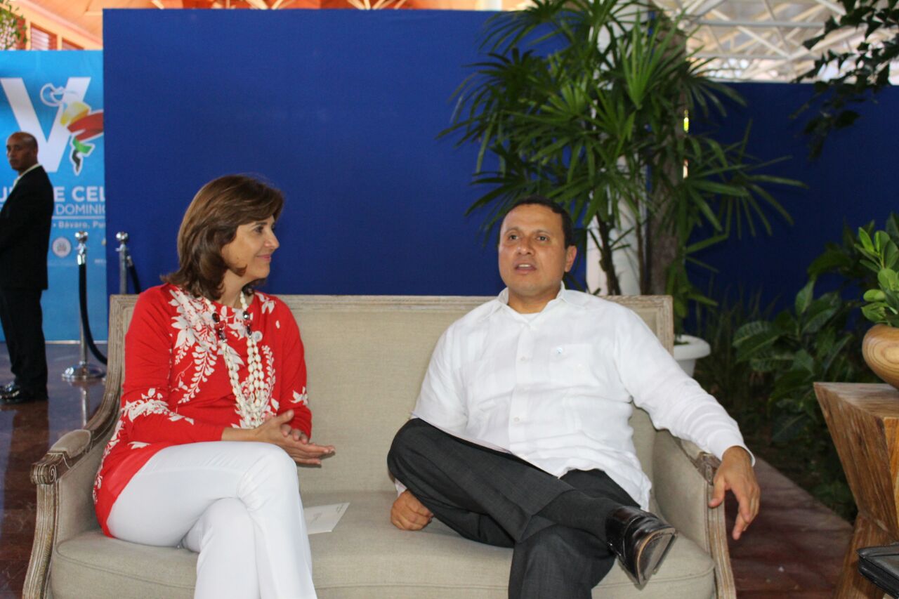 En el marco de la V Cumbre de la Comunidad de Estados Latinoamericanos y Caribeños (Celac), que se inició este martes, los Ministros de Relaciones Exteriores de Colombia, María Ángela Holguín, y de Guatemala, Carlos Raúl Morales, sostuvieron una reunión bilateral.