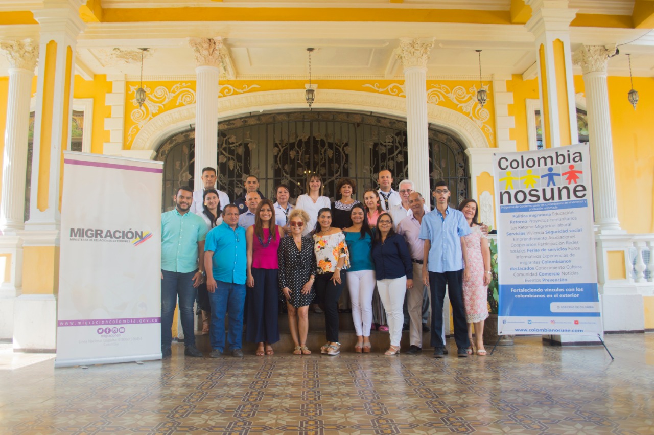 Programa Colombia Nos Une de la Cancillería certificó como emprendedores a cinco colombianos que retornaron del exterior al departamento de Bolívar Programa Colombia Nos Une de la Cancillería certificó como emprendedores a cinco colombianos que retornaron del exterior al departamento de Bolívar