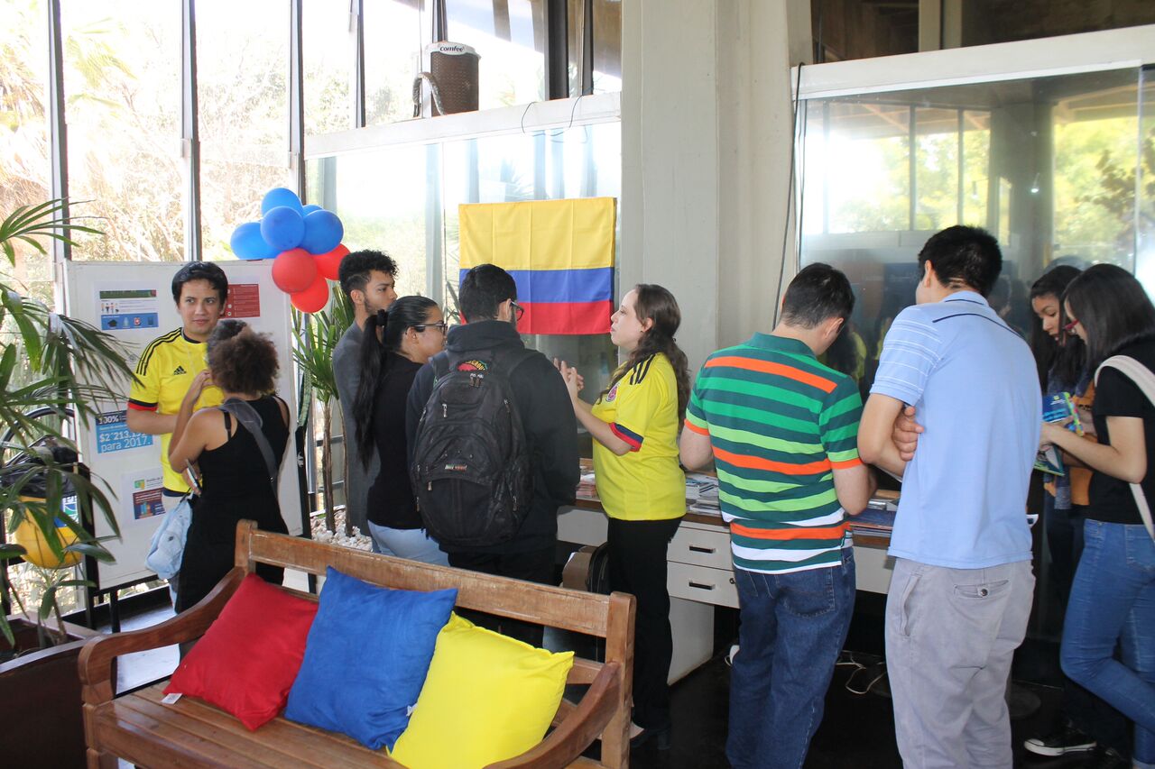 Embajada en Brasil promueve a Colombia como destino académico en Universidad de Brasilia