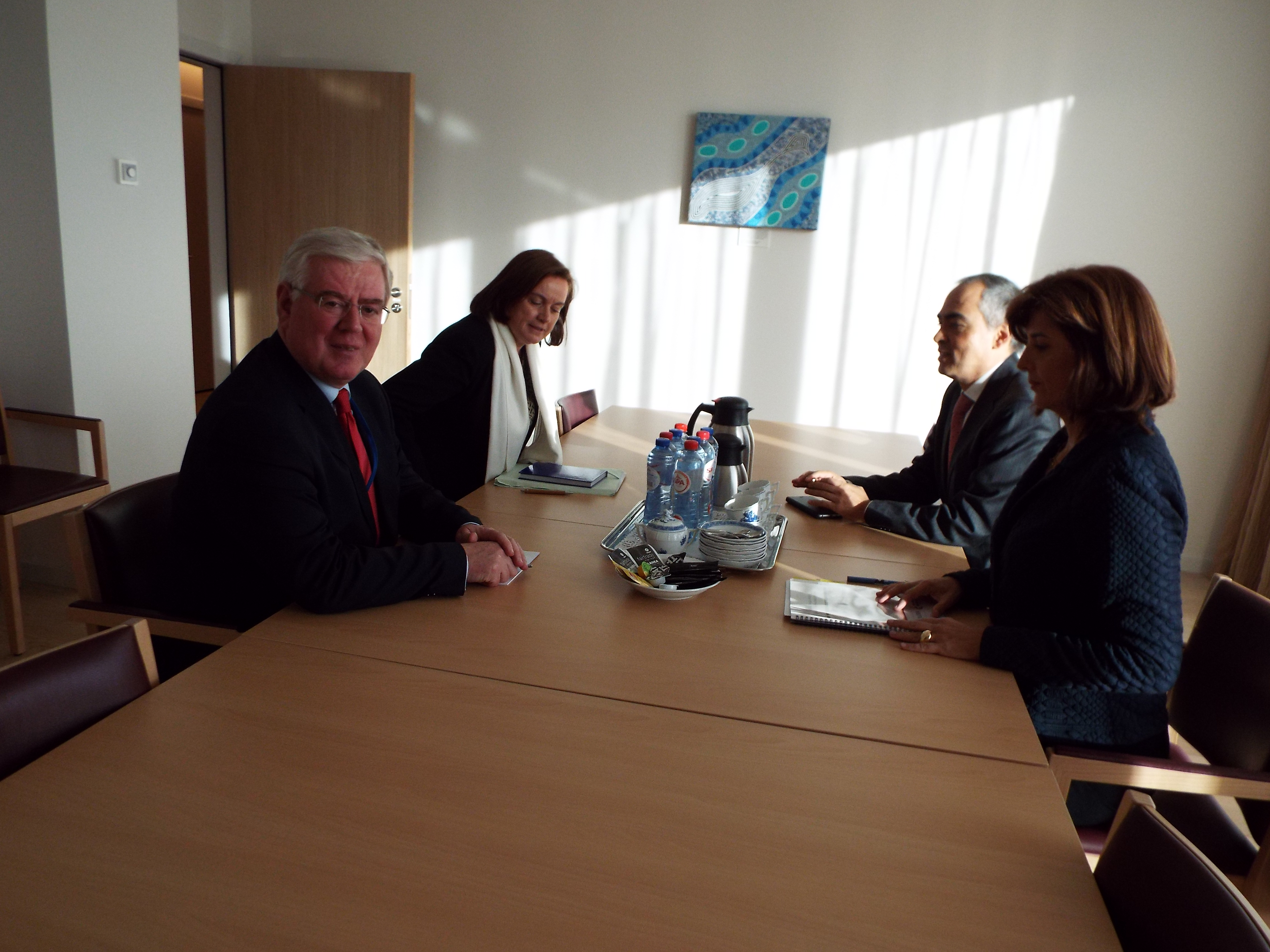 Avances del proceso de paz, tema central de la reunión de la Canciller Holguín con Eamon Gilmore, enviado especial de la Unión Europea