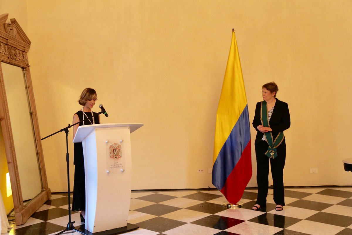 La Viceministra de Relaciones Exteriores, Patti Londoño, condecoró con la Orden de San Carlos a Helen Clark, administradora del Programa de Naciones Unidas 