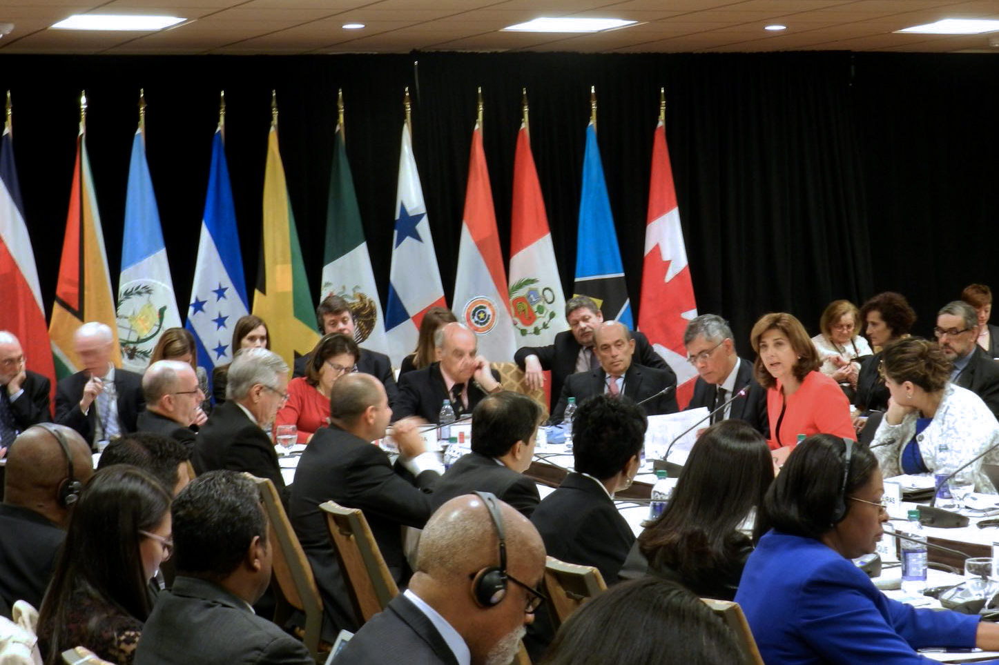 Canciller María Ángela Holguín participa en la reunión del Grupo de Lima que se realiza Toronto, Canadá