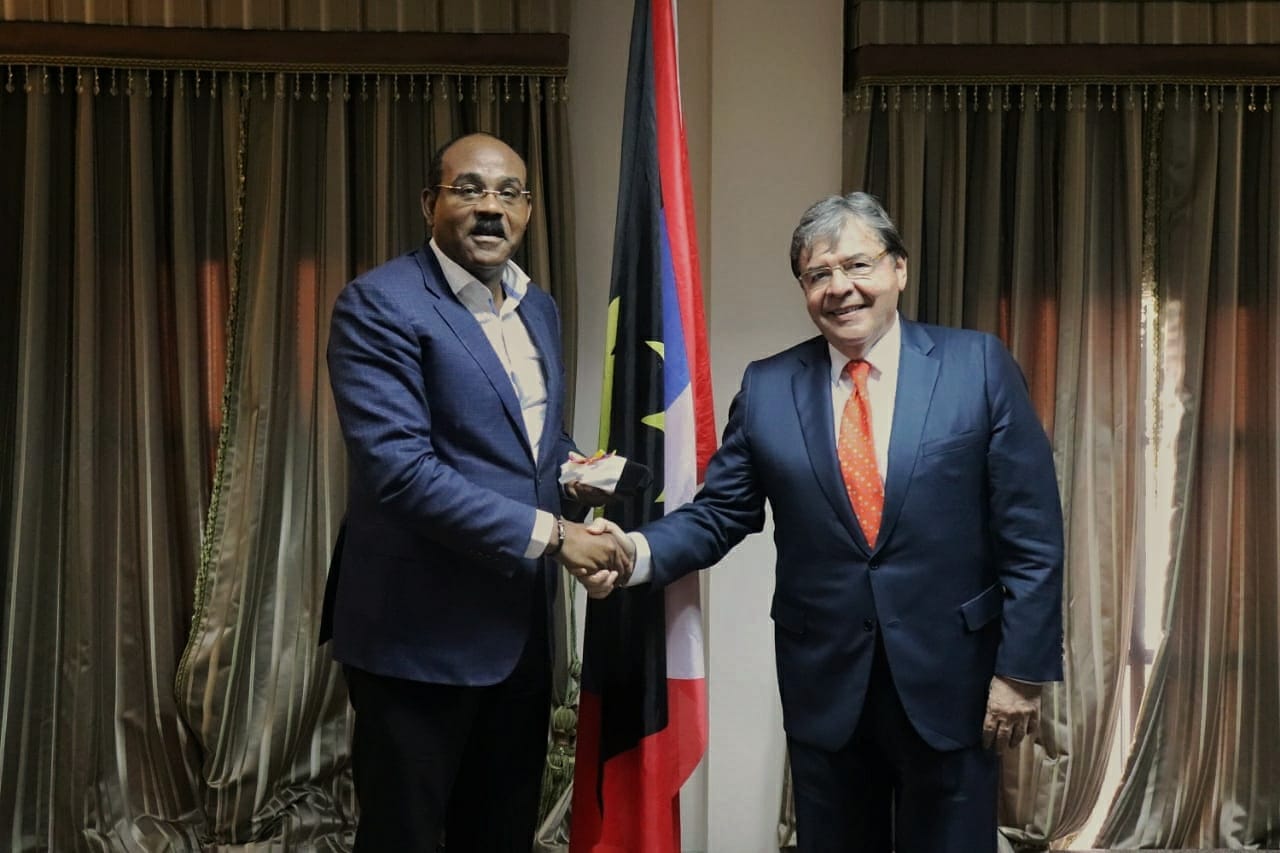 Durante la reunión que sostuvo el Canciller Carlos Holmes Trujillo con el Primer Ministro de Antigua y Barbuda, Gaston Browne, expresaron su voluntad de continuar trabajando en el fortalecimiento de las relaciones 