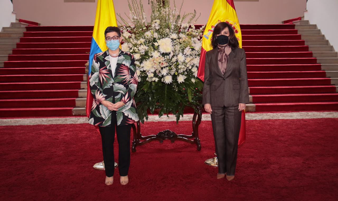 Canciller Claudia Blum recibió en el Palacio de San Carlos a su homóloga de España, Arancha González Laya