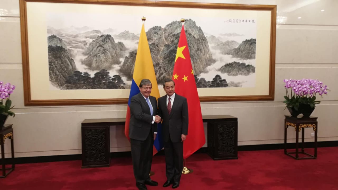 “Tratamos temas propios de la relación bilateral, pero hablamos de la necesaria cooperación en escenarios multilaterales", Canciller Carlos Holmes Trujillo sobre encuentro con su homólogo de China, Wang Yi