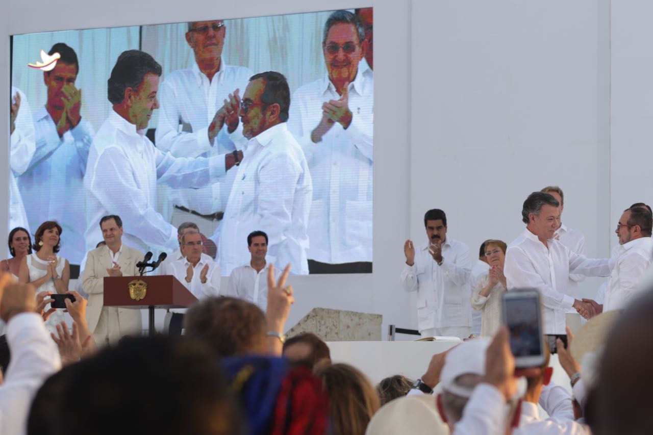 Canciller Holguín presenció firma del Acuerdo de Paz como miembro del equipo negociador