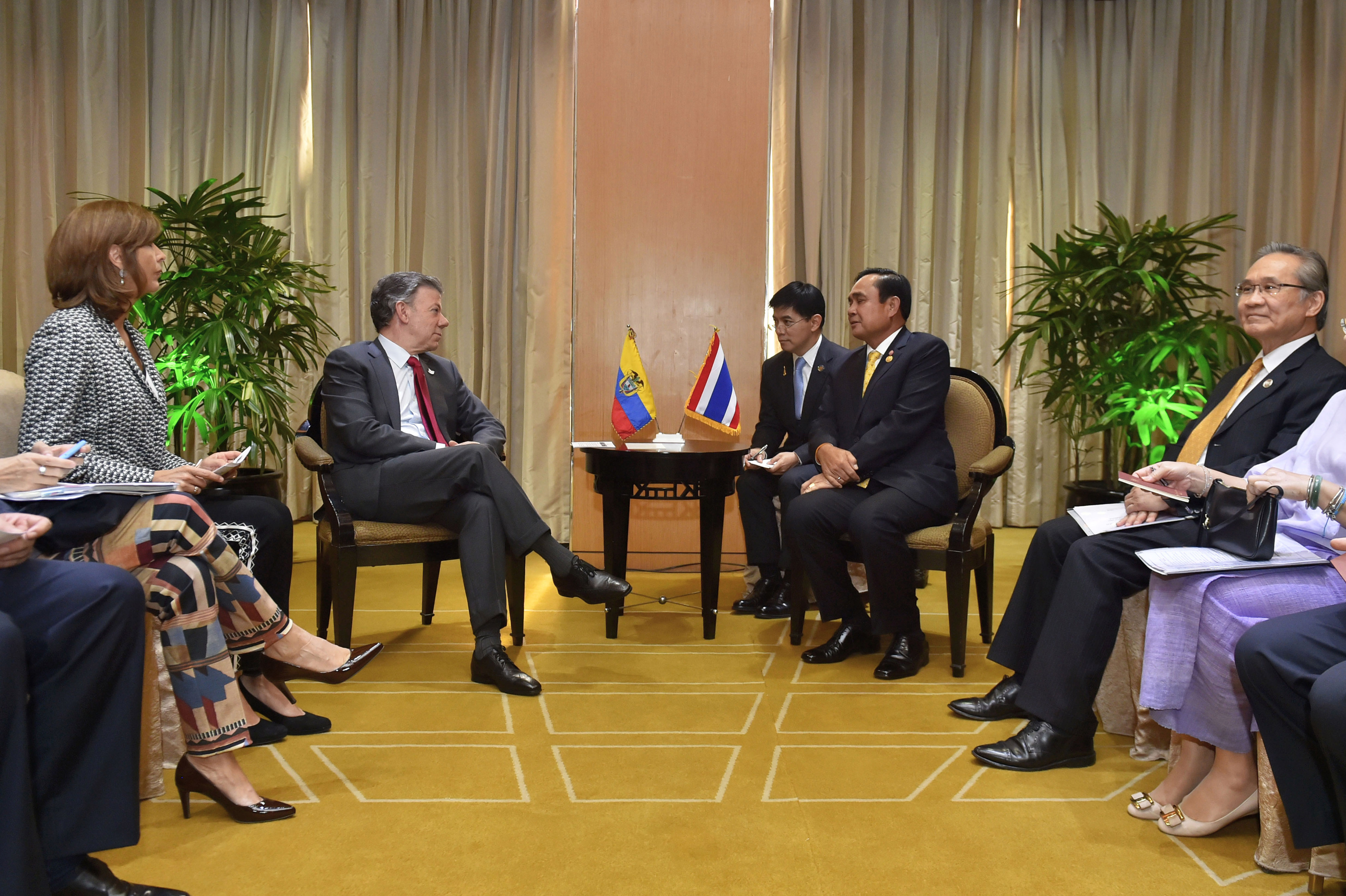 Canciller Holguín acompañó al Presidente Santos a encuentro bilateral con el Primer Ministro de Tailandia
