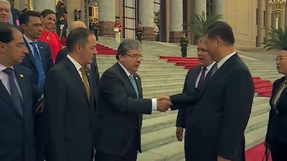Canciller Holmes Trujillo saludó al Presidente de la República Popular China, Xi Jinping, durante la visita que realiza con el mandatario colombiano, Iván Duque