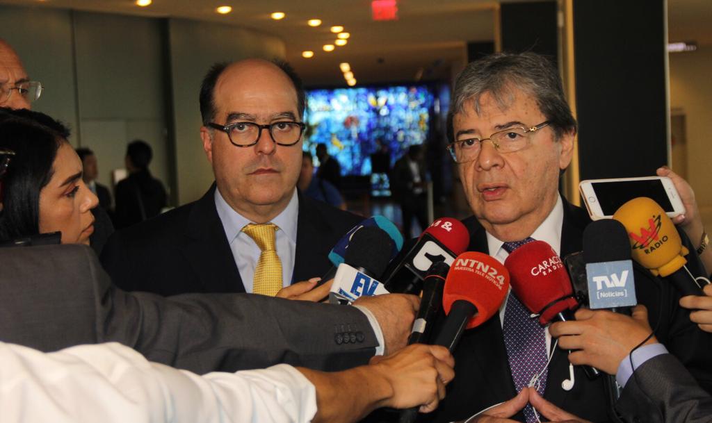 Cancilleres de Colombia y Venezuela acuerdan continuar en consulta permanente para analizar el desarrollo de la situación en el vecino país