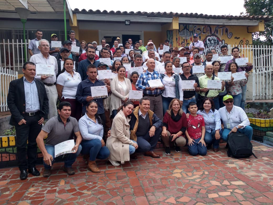 Cancillería en frontera: Dirección para el Desarrollo y la Integración Fronteriza entregó proyecto que beneficia a 40 productores de aguacate hass de Norte de Santander 