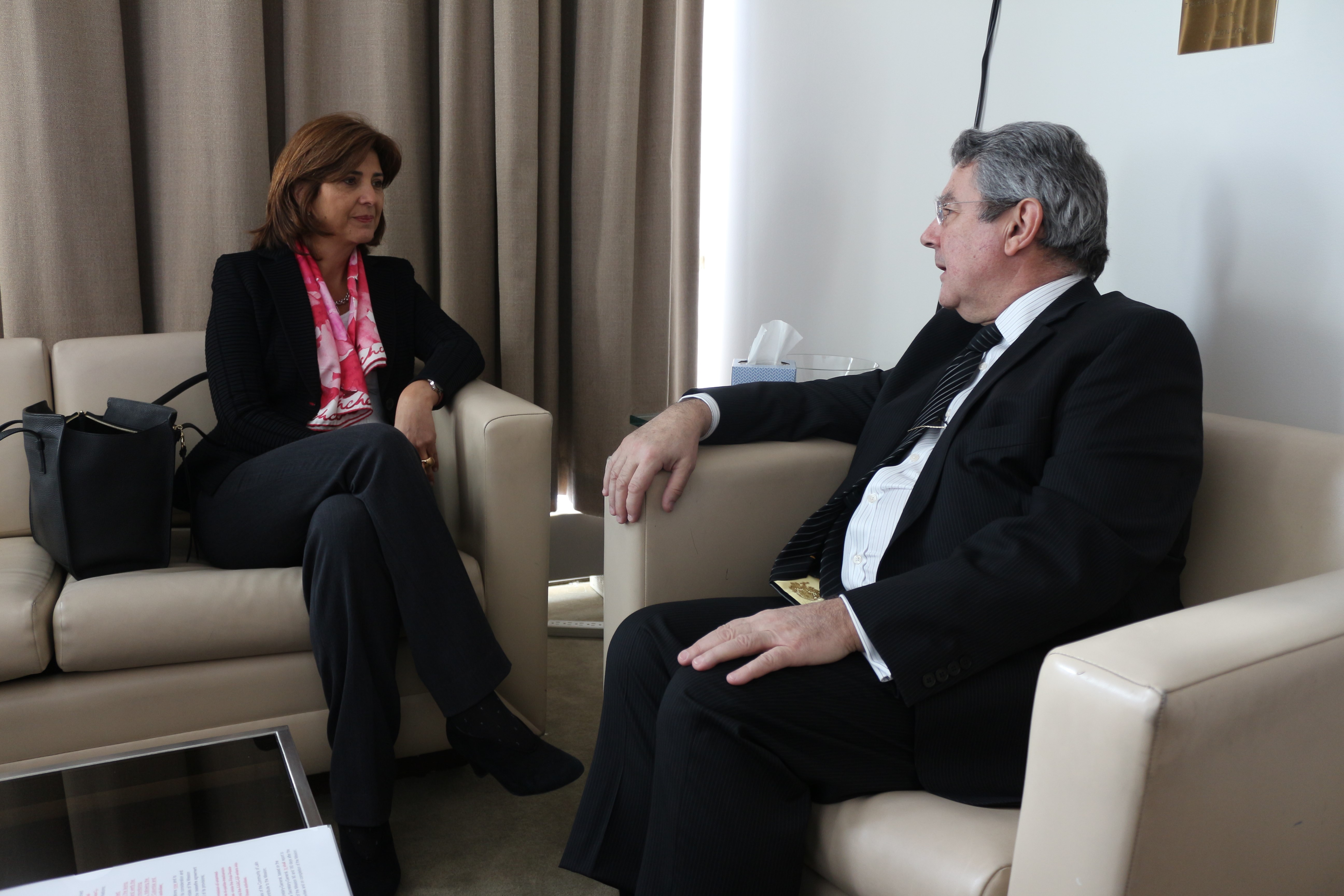 Canciller María Ángela Holguín y el Embajador permanente de Uruguay y Presidente del Consejo de Seguridad de la ONU, Elbio Rosselli hablaron sobre la misión política especial de ONU