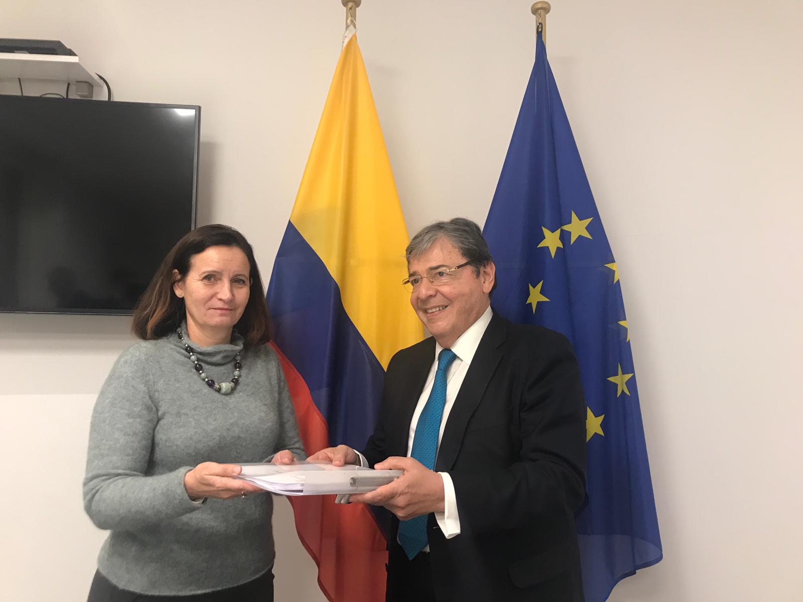 Canciller Trujillo entregó copia del Conpes a la  Directora Ejecutiva para las Américas del Servicio Europeo de Acción Exterior