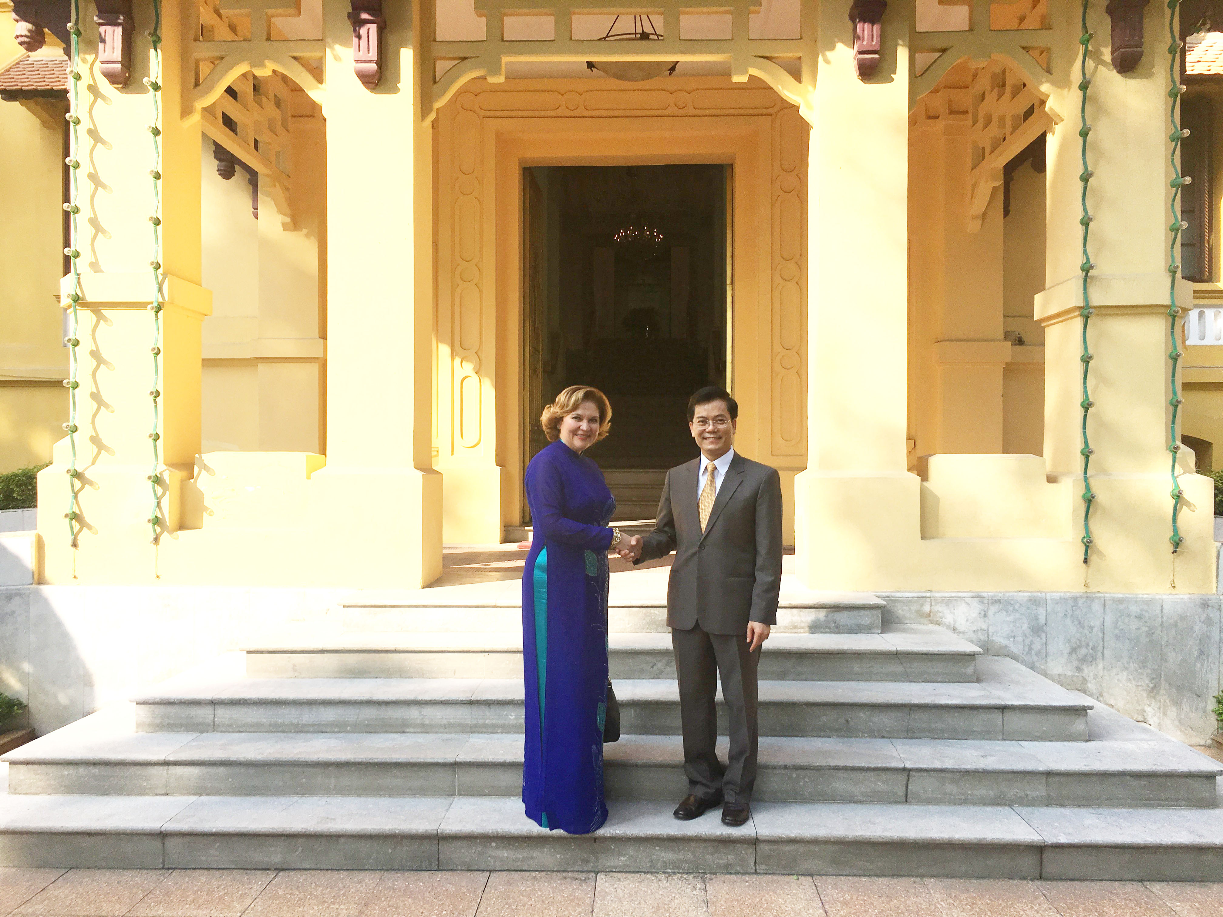 Vietnam recibió las Cartas de Gabinete de la nueva Encargada de Negocios e.p. de Colombia