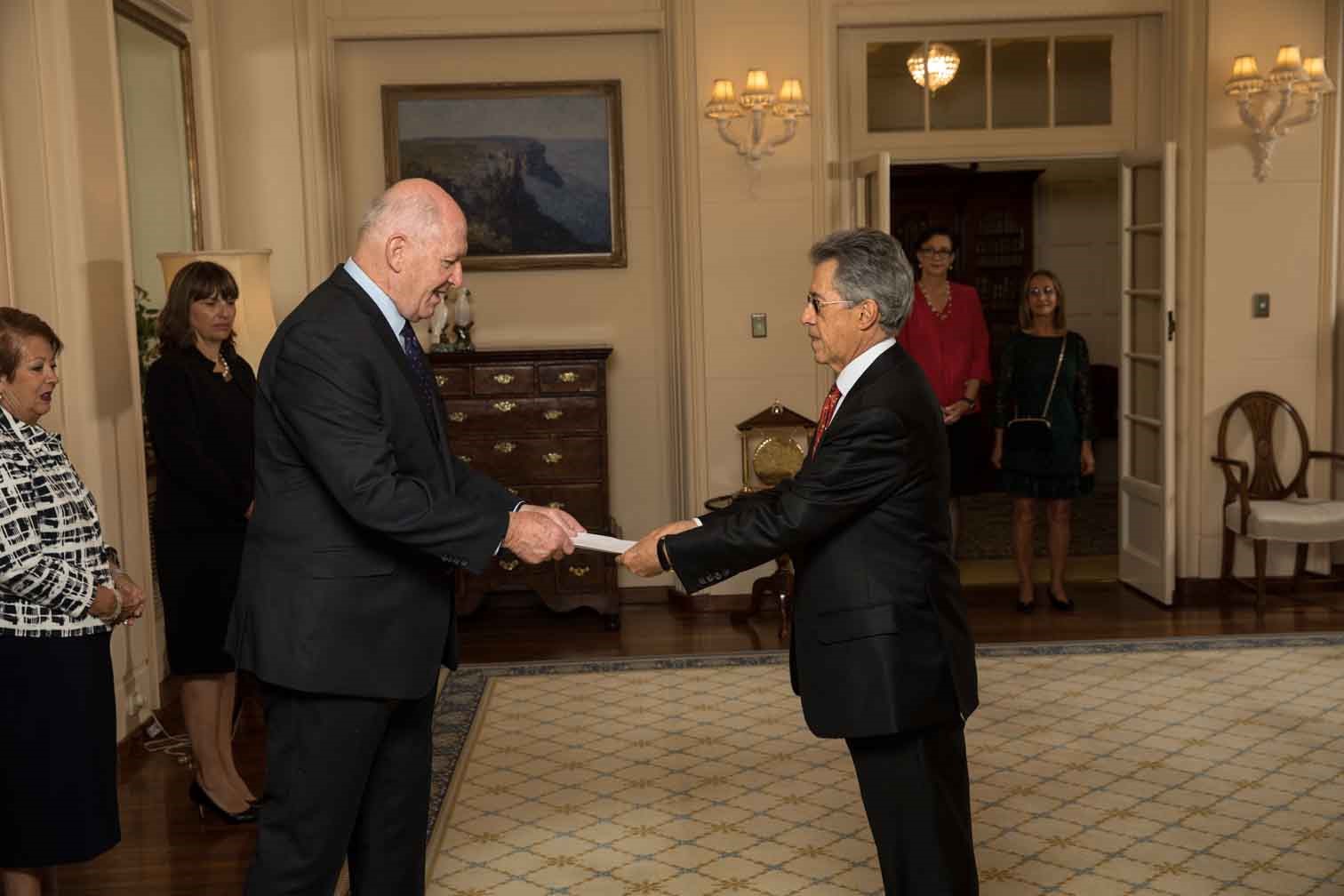 El Embajador de Colombia, Jaime Bueno Miranda, presentó cartas credenciales ante el Gobernador General de Australia
