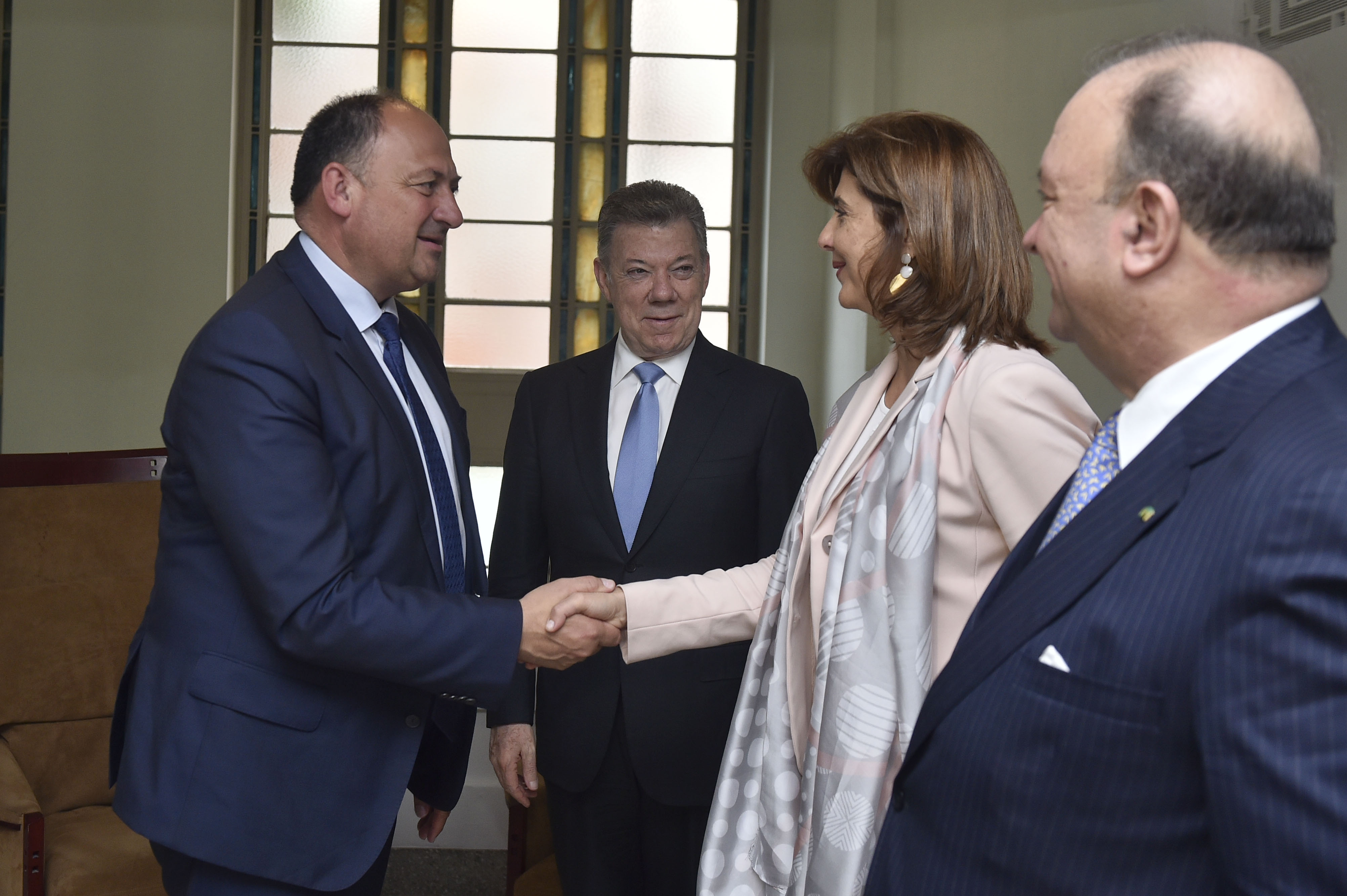 Canciller Holguín se reunió con el Ministro Presidente de Región de Valonia, Willy Borsus