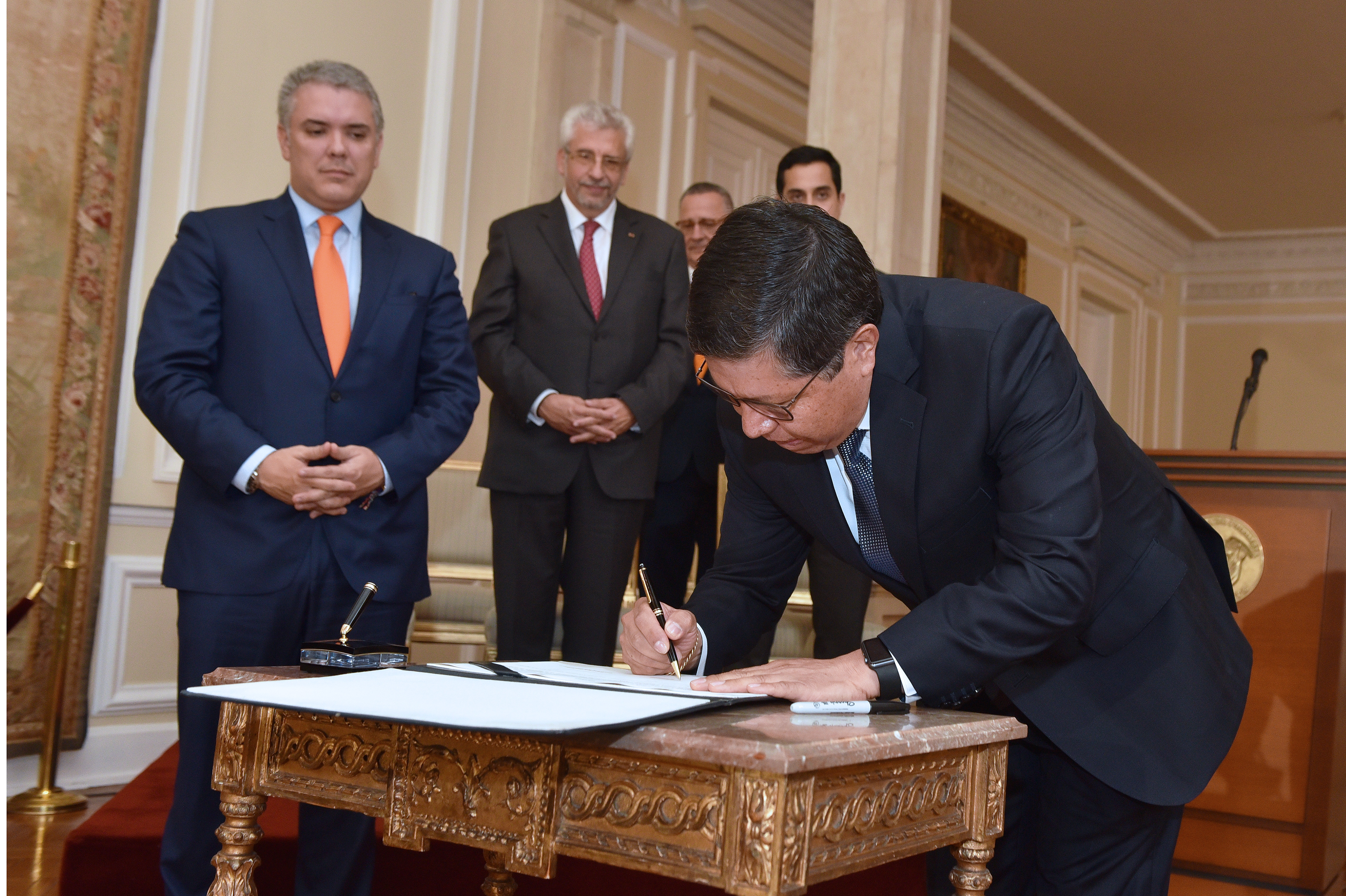 Presidente Iván Duque posesionó al nuevo Embajador de Colombia en Ecuador