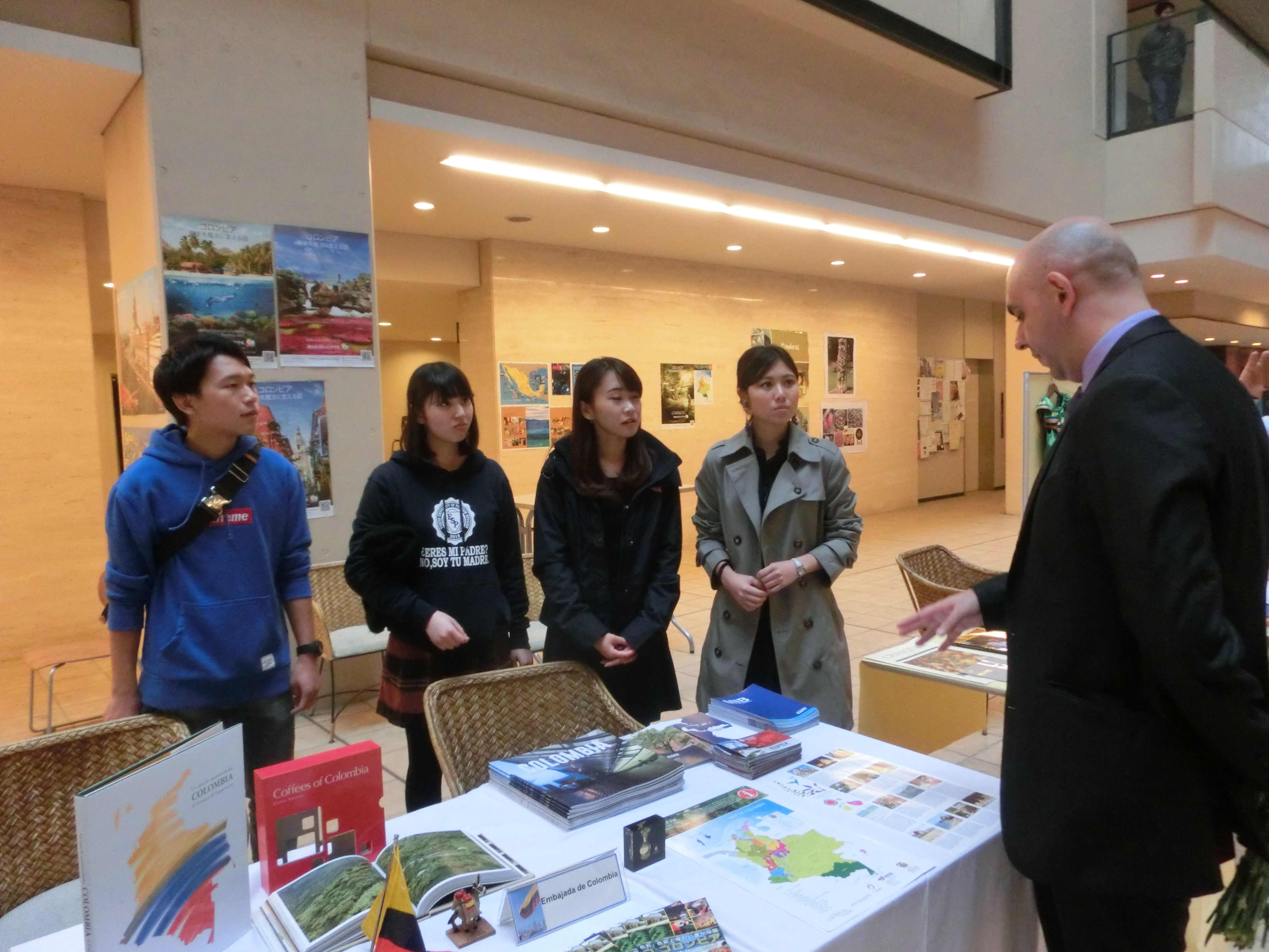 La Embajada en Japón promocionó a Colombia como destino para aprender español durante el Festival de Lenguas Extranjeras de Tokio