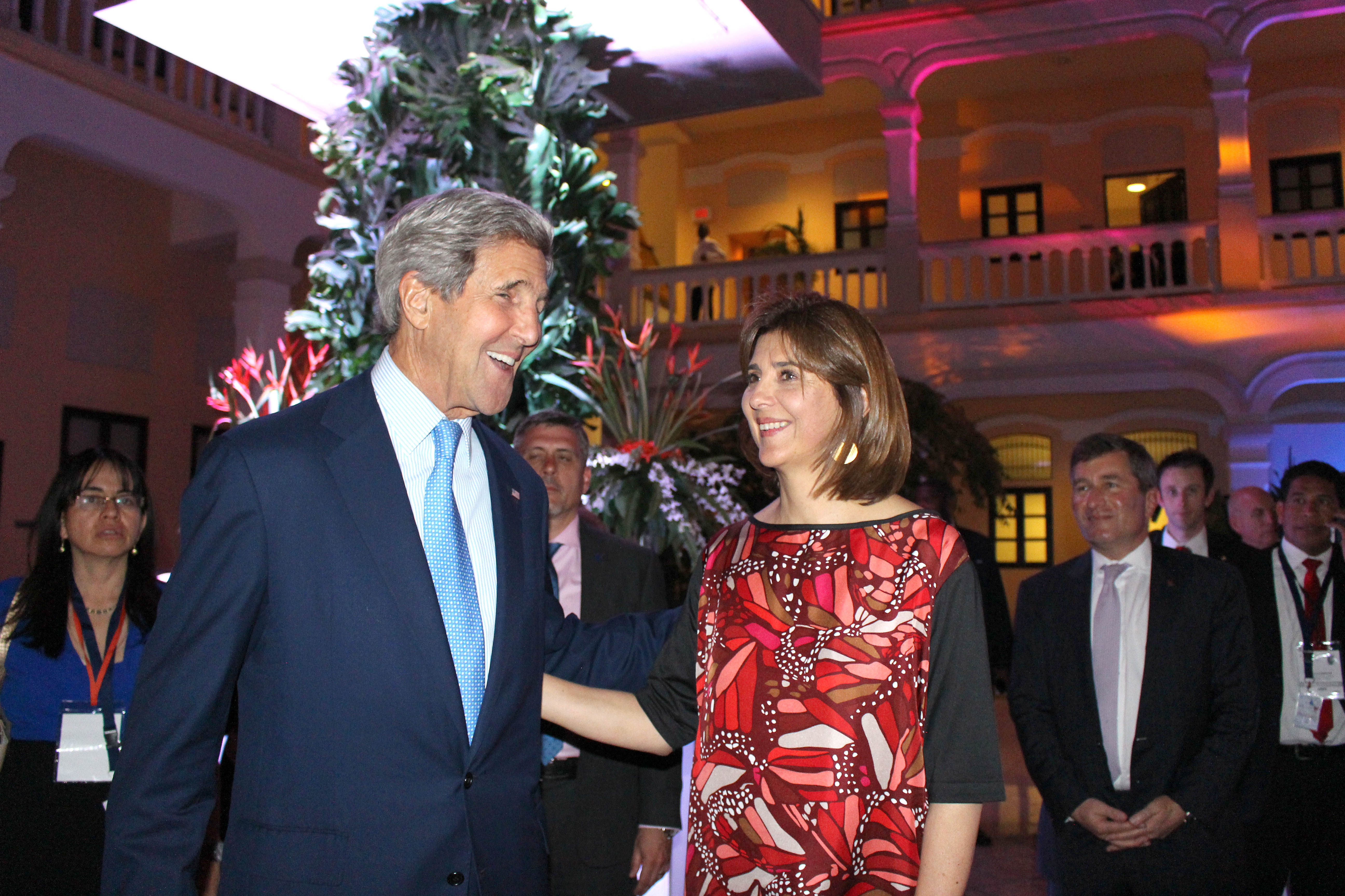 Canciller María Ángela Holguín y el Secretario de Estado John Kerry asistieron al cóctel de bienvenida ofrecido por el Gobierno de Panamá