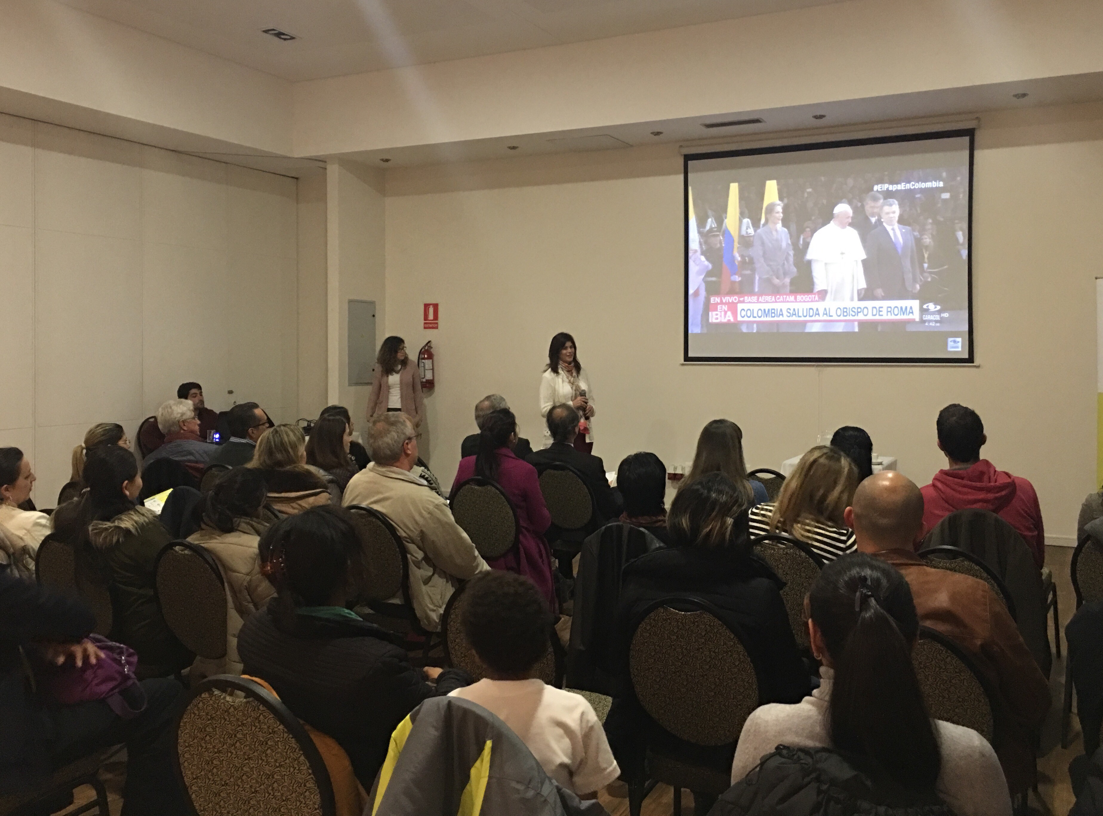 Colombianos reunidos en Uruguay siguieron la transmisión de la llegada del Papa 