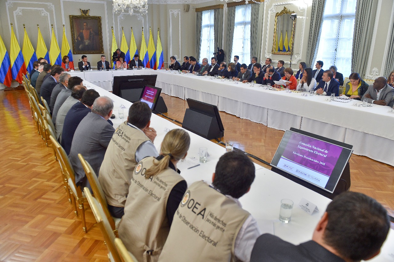 Ministra Holguín participó en la reunión de la Comisión de Garantías Electorales